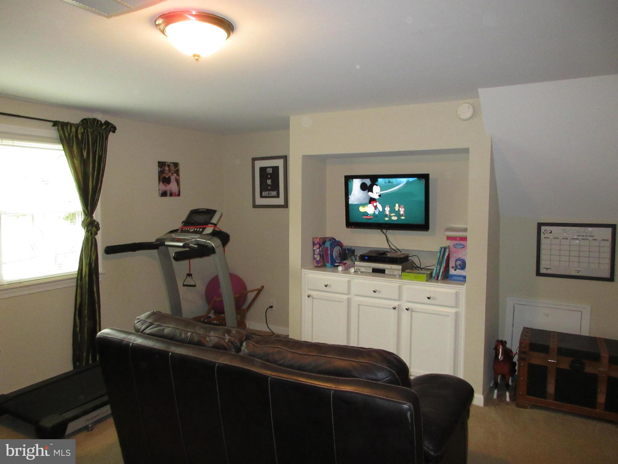HICKORY KNOLL - Residential Lease