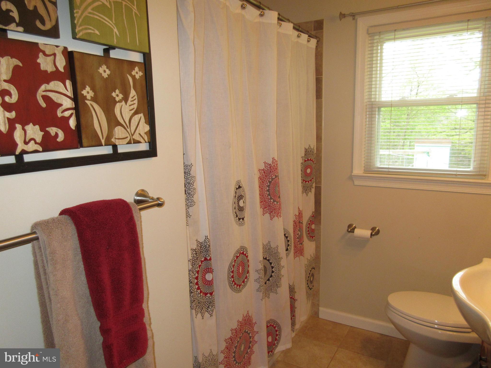 HICKORY KNOLL - Residential Lease
