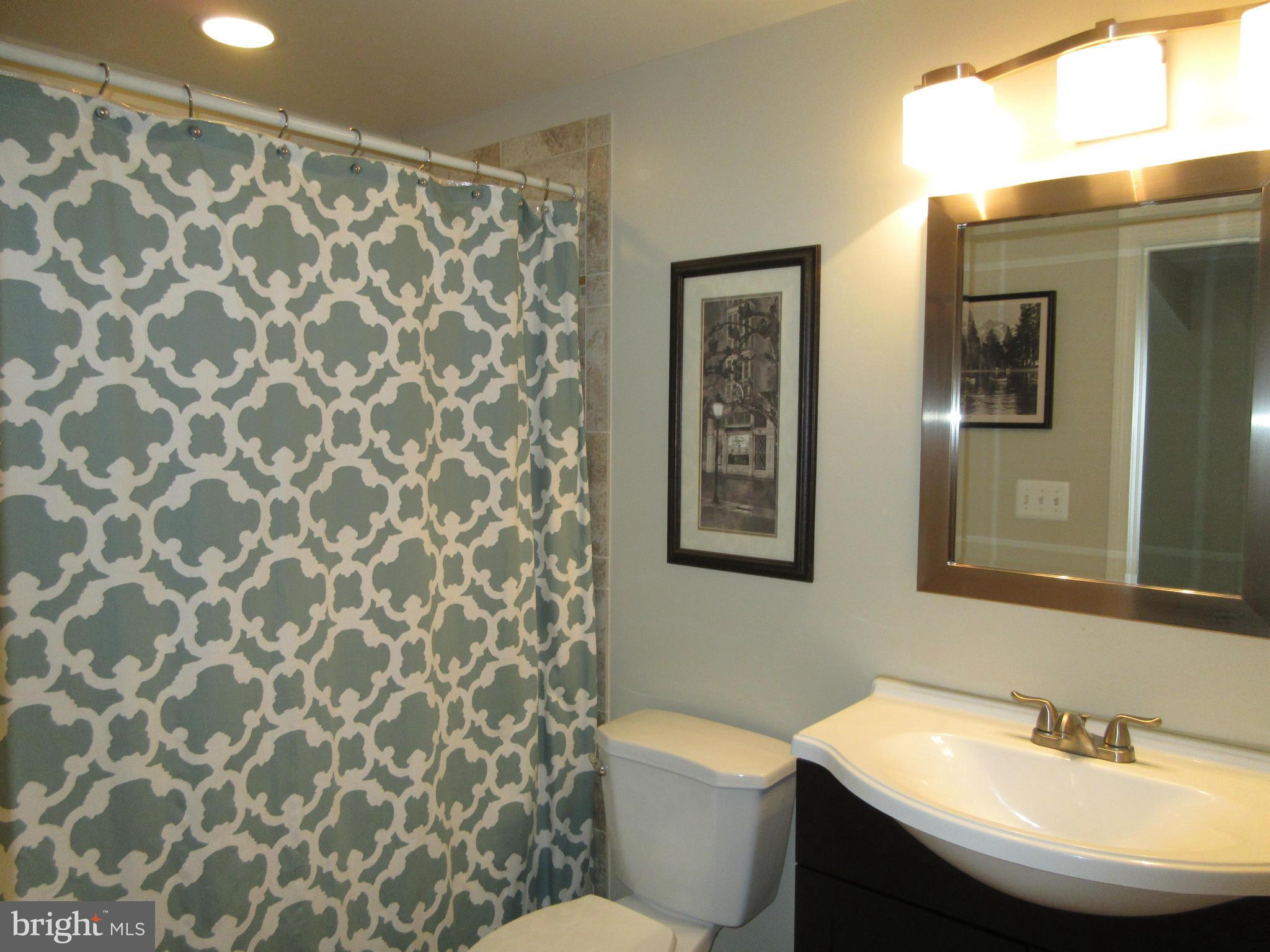HICKORY KNOLL - Residential Lease