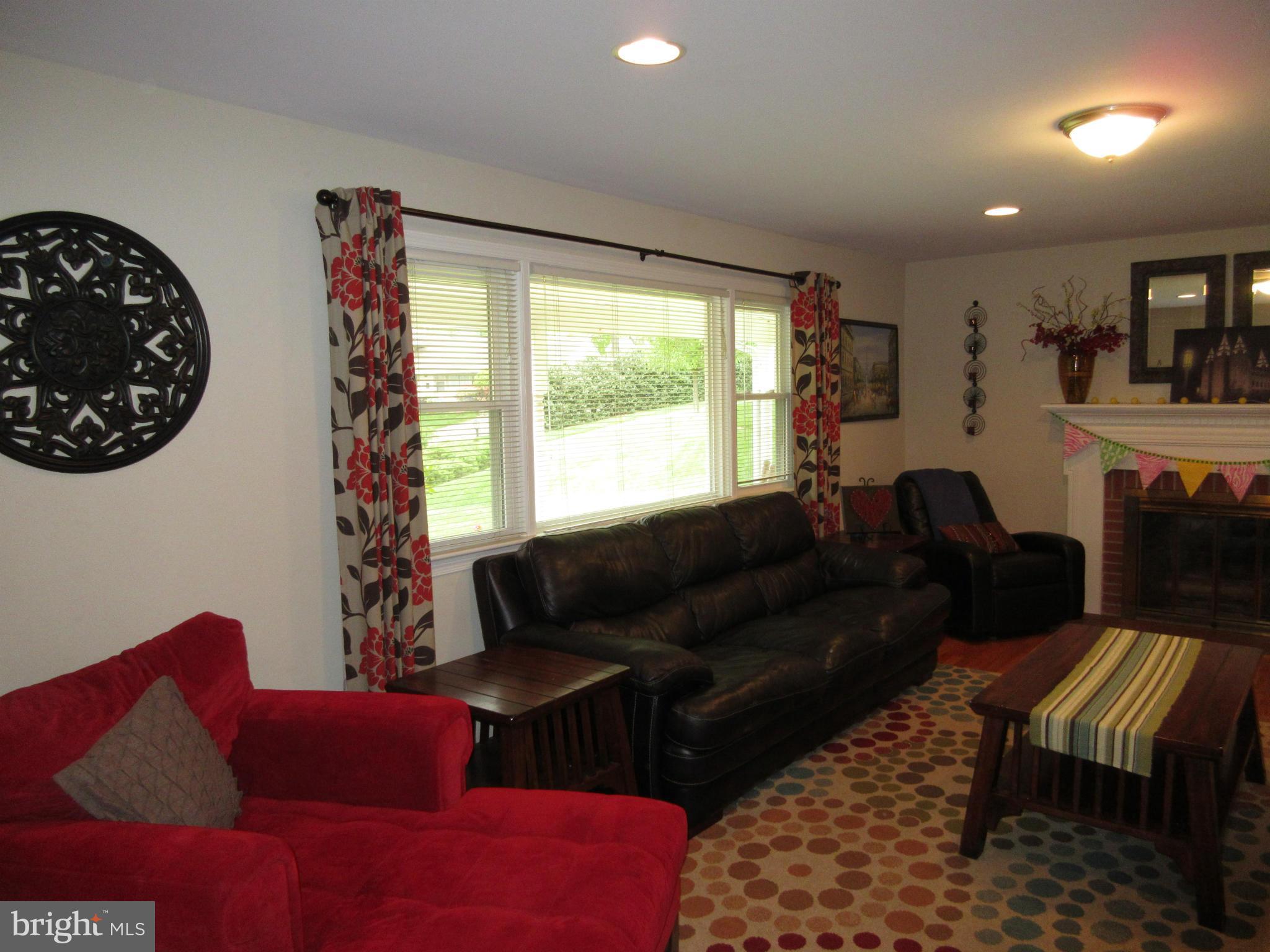 HICKORY KNOLL - Residential Lease