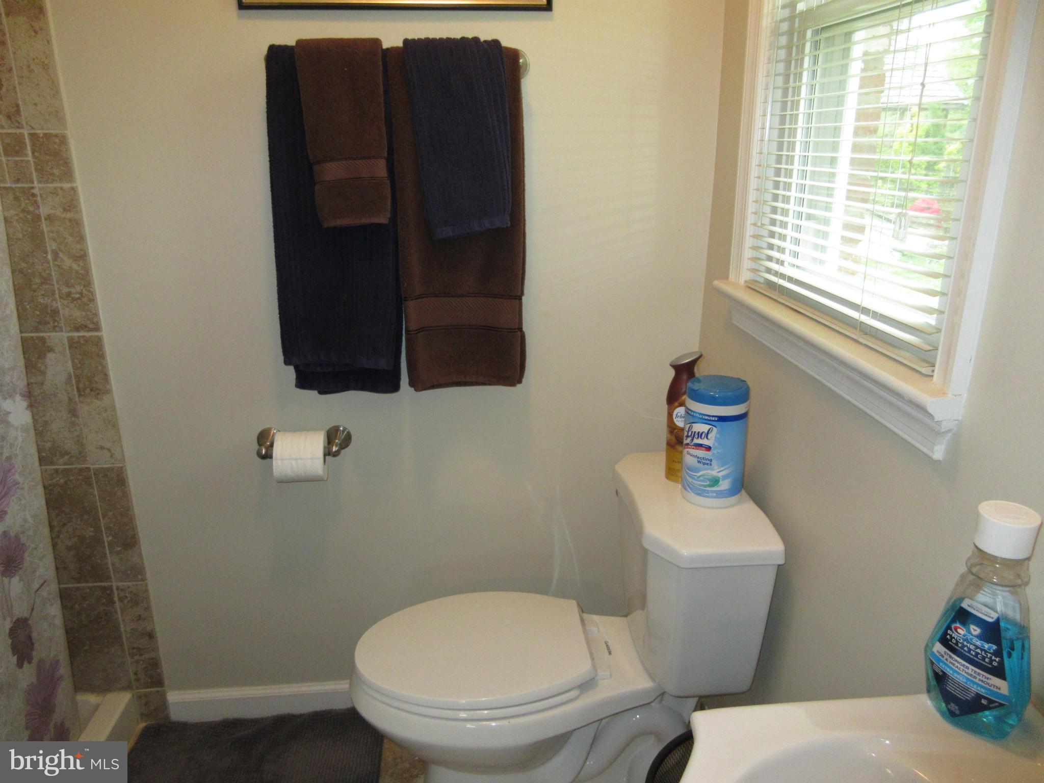 HICKORY KNOLL - Residential Lease