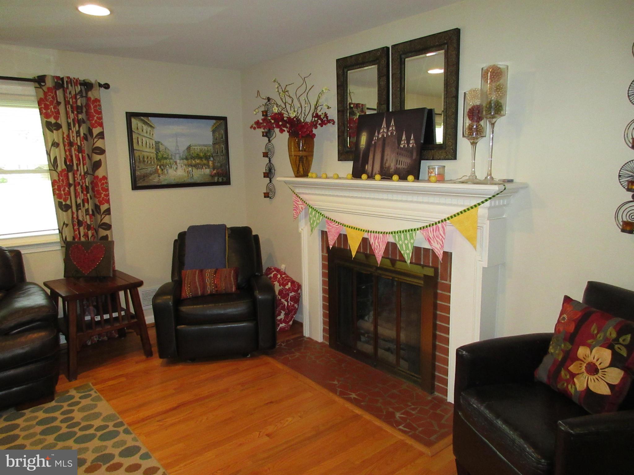 HICKORY KNOLL - Residential Lease