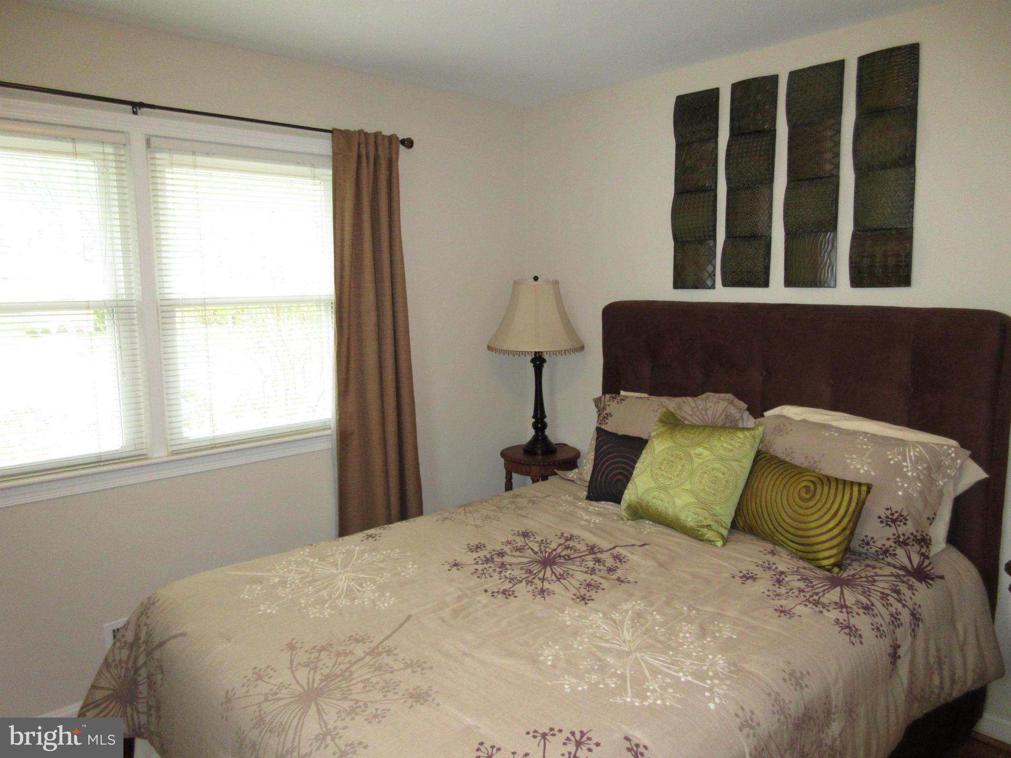 HICKORY KNOLL - Residential Lease