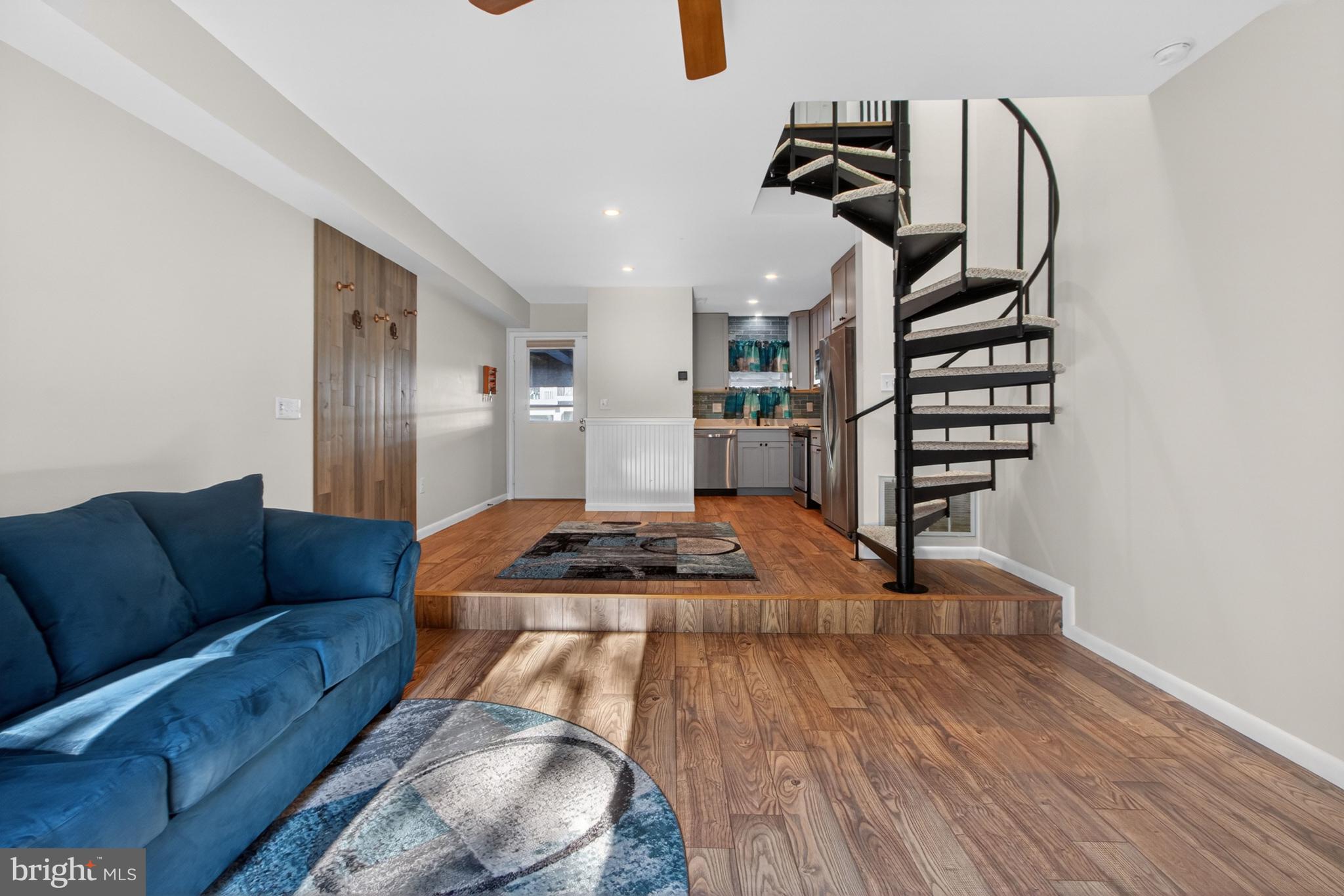 COUNTRY CLUB ESTATES - Residential