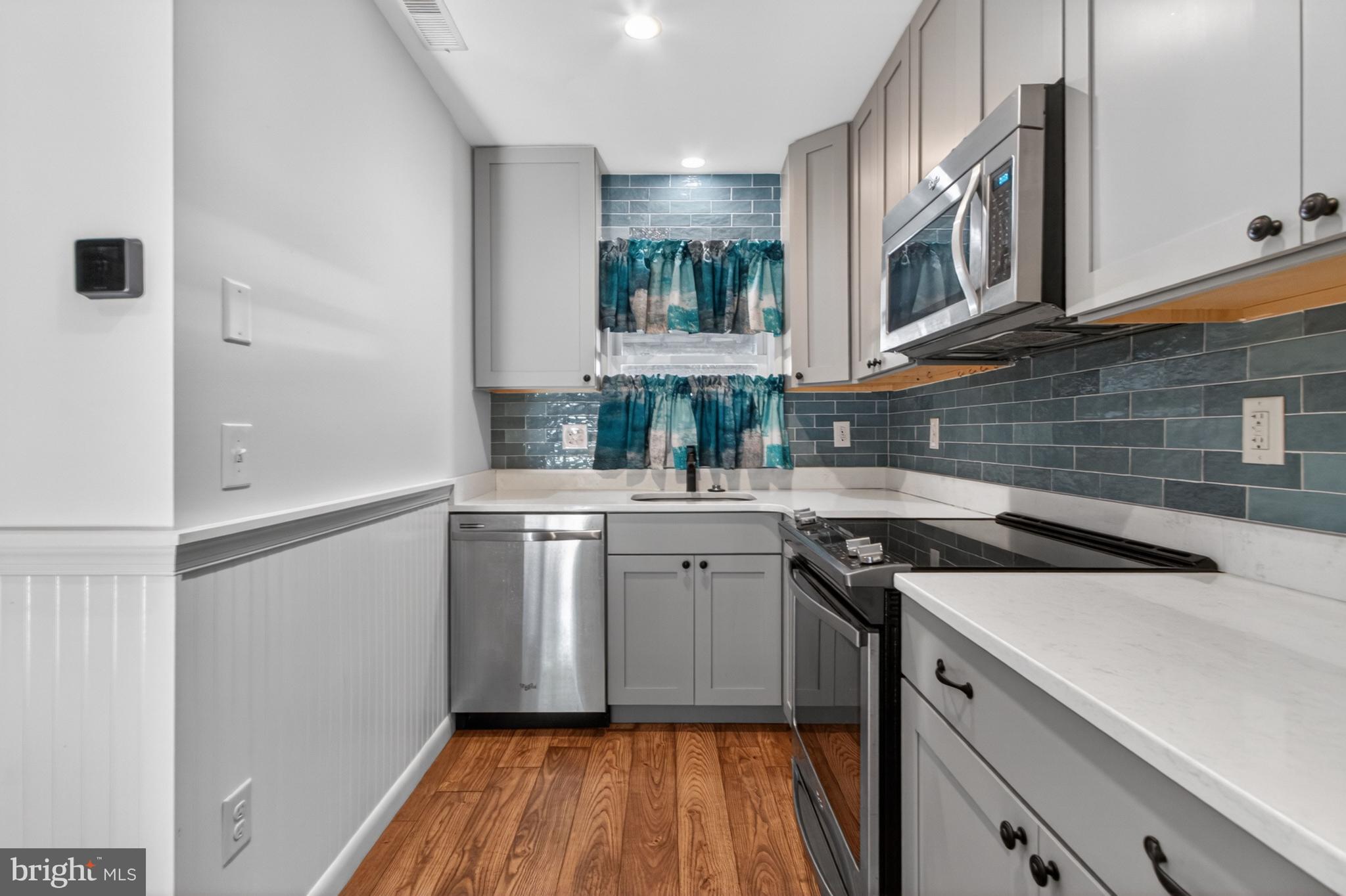 COUNTRY CLUB ESTATES - Residential