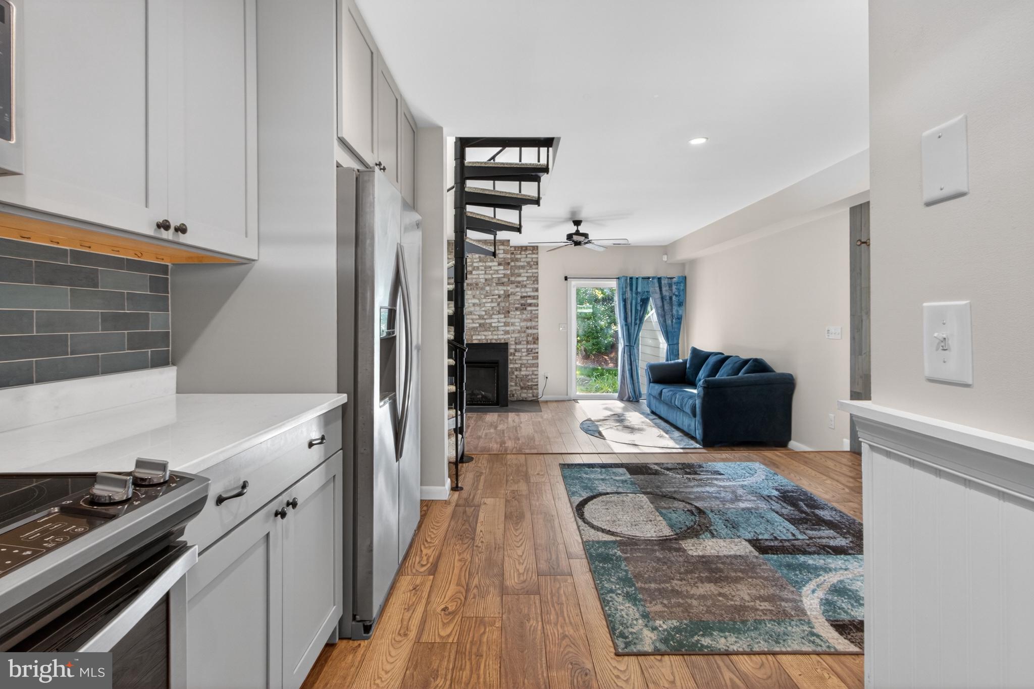 COUNTRY CLUB ESTATES - Residential