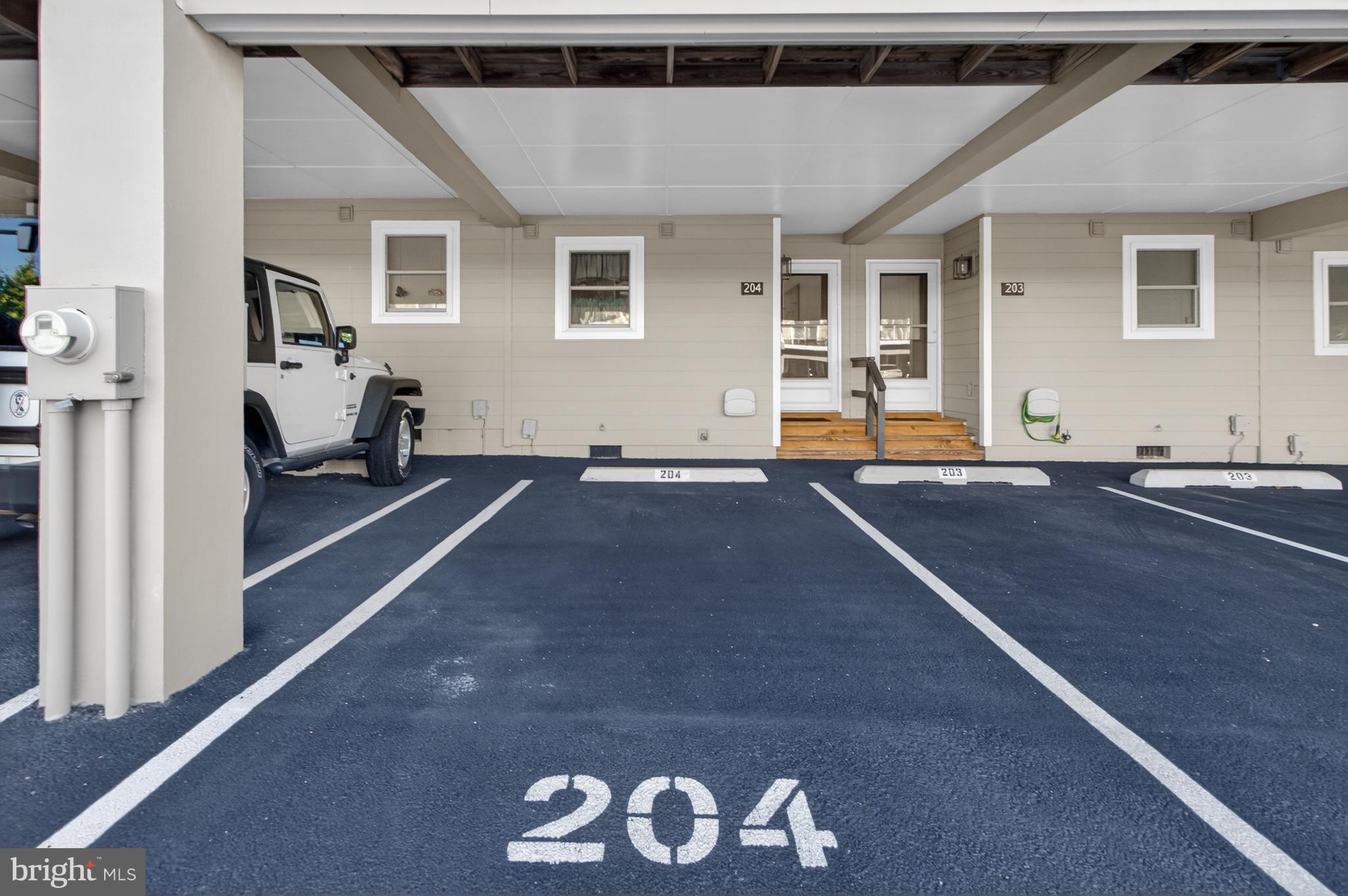 COUNTRY CLUB ESTATES - Residential