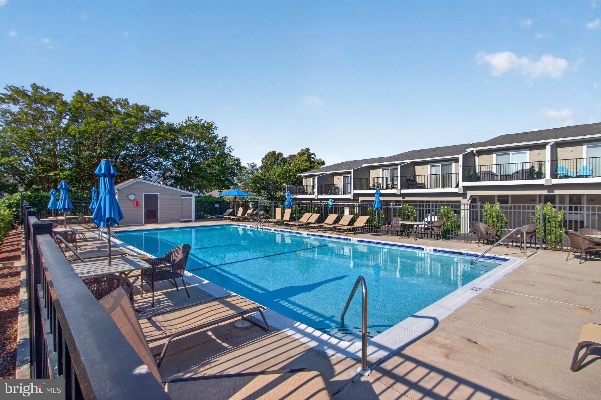 COUNTRY CLUB ESTATES - Residential