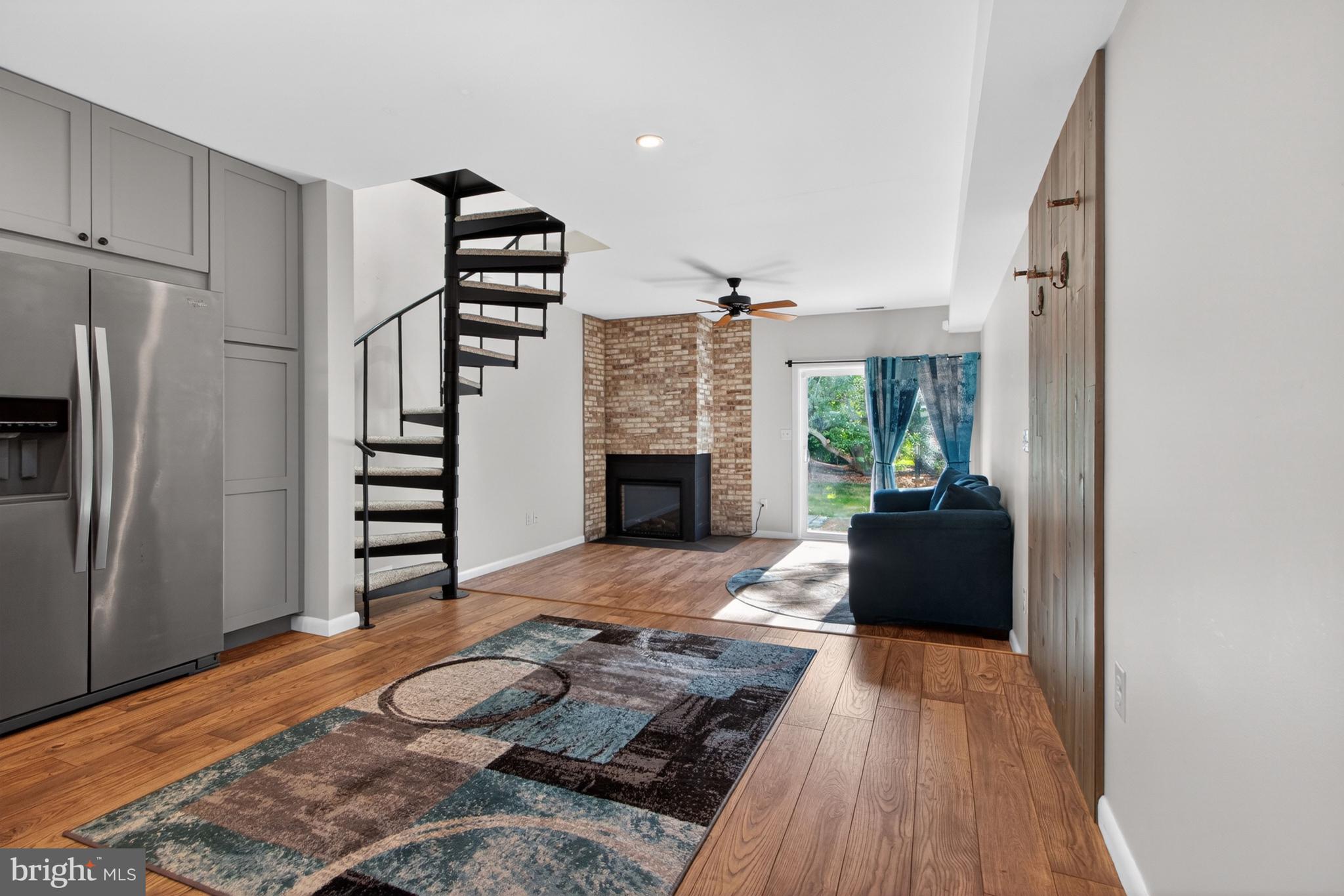 COUNTRY CLUB ESTATES - Residential