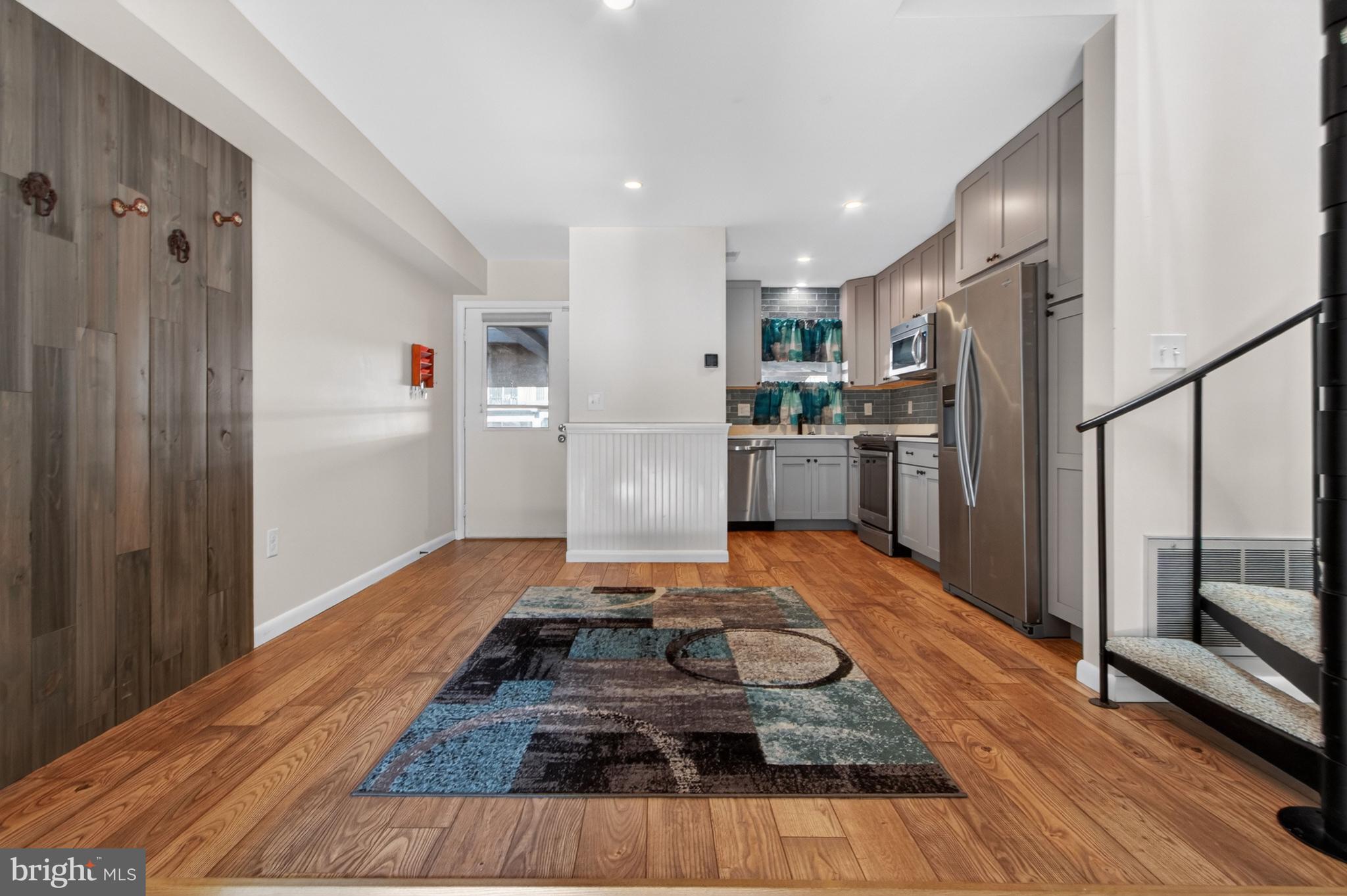 COUNTRY CLUB ESTATES - Residential