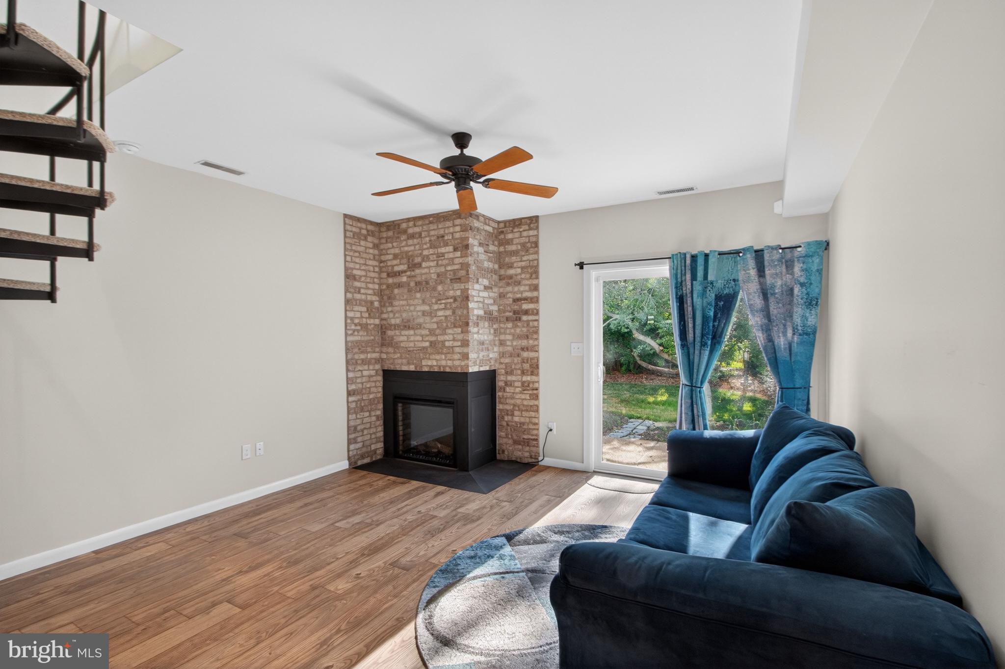 COUNTRY CLUB ESTATES - Residential