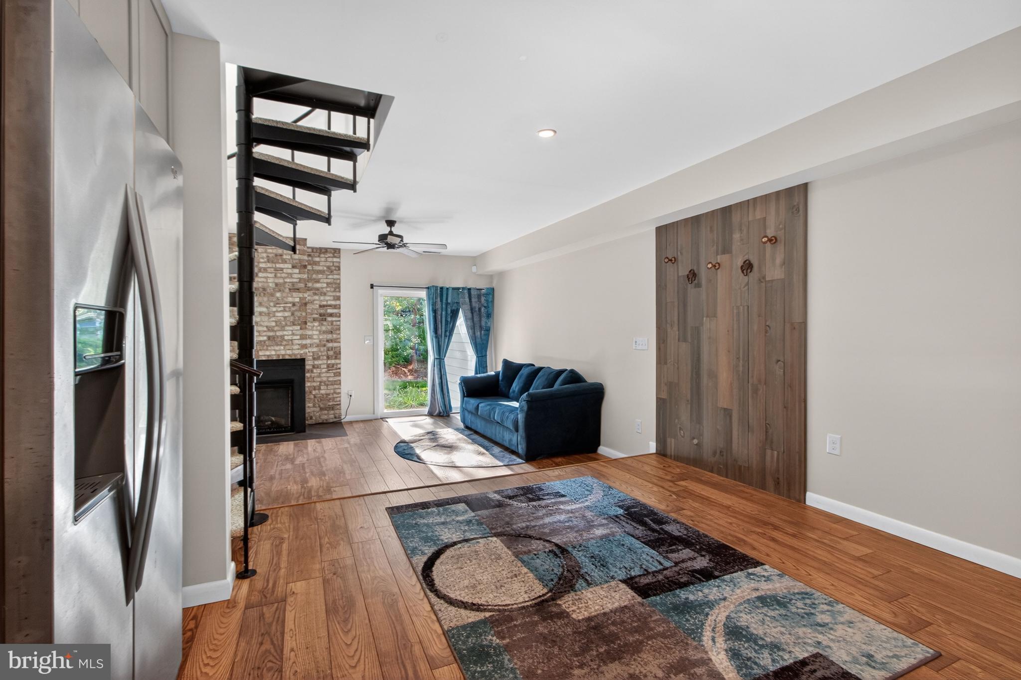 COUNTRY CLUB ESTATES - Residential