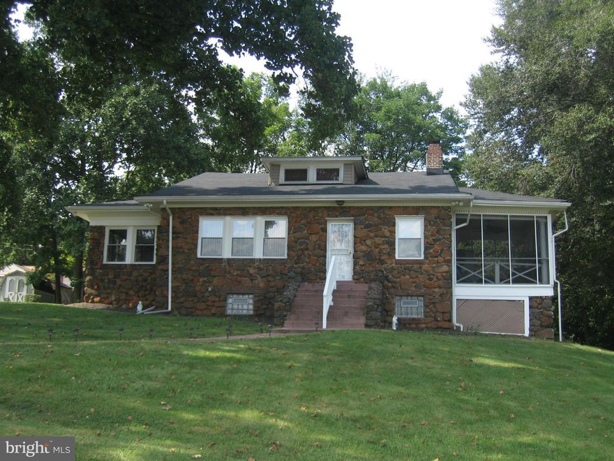 GREAT UNIQUE SPACIOUS HOME w/Double Det Garage & 1/3+ Landscaped acres. Kitchen, separate Dining Rm, Living Rm, Master Bedroom w/Luxury Bath, 2 more Bedrooms & 2 Full Baths, Rec Rm, Encl Screen Porch, Sitting Rm, Family Rm, Mud Rm, Exercise Rm, Play Room, Utility Rm & Extra Storage Rm. Hardwood Floors & more! Pay 1950 and electric & water is included. Also for sale. Submit applications by 6/29.