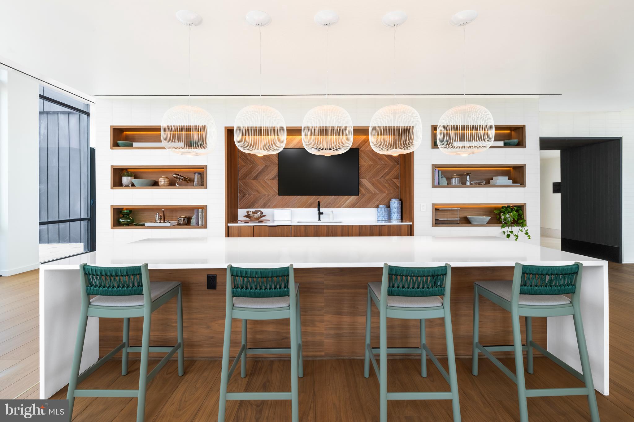 CRYSTAL CITY - Residential Lease