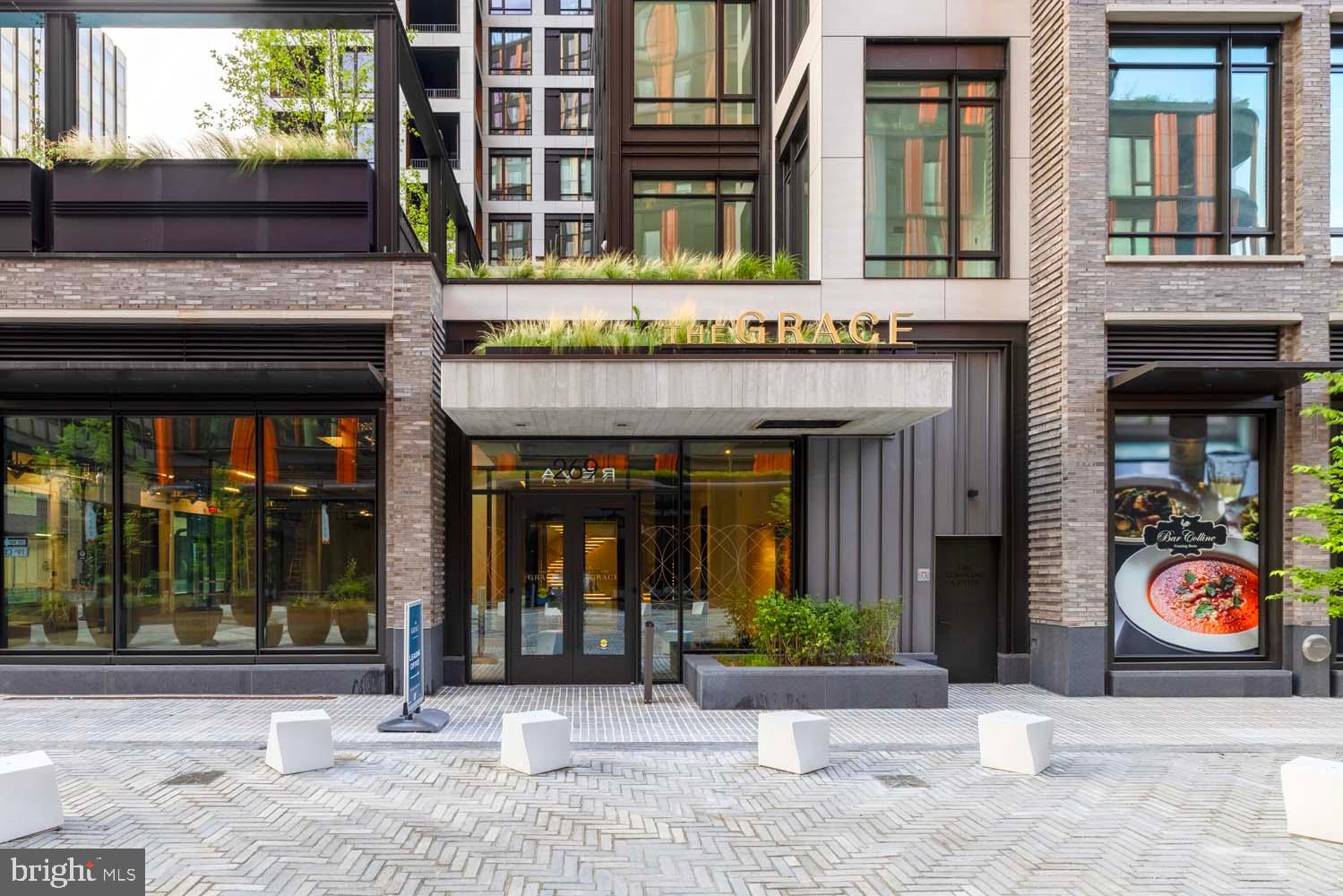 CRYSTAL CITY - Residential Lease