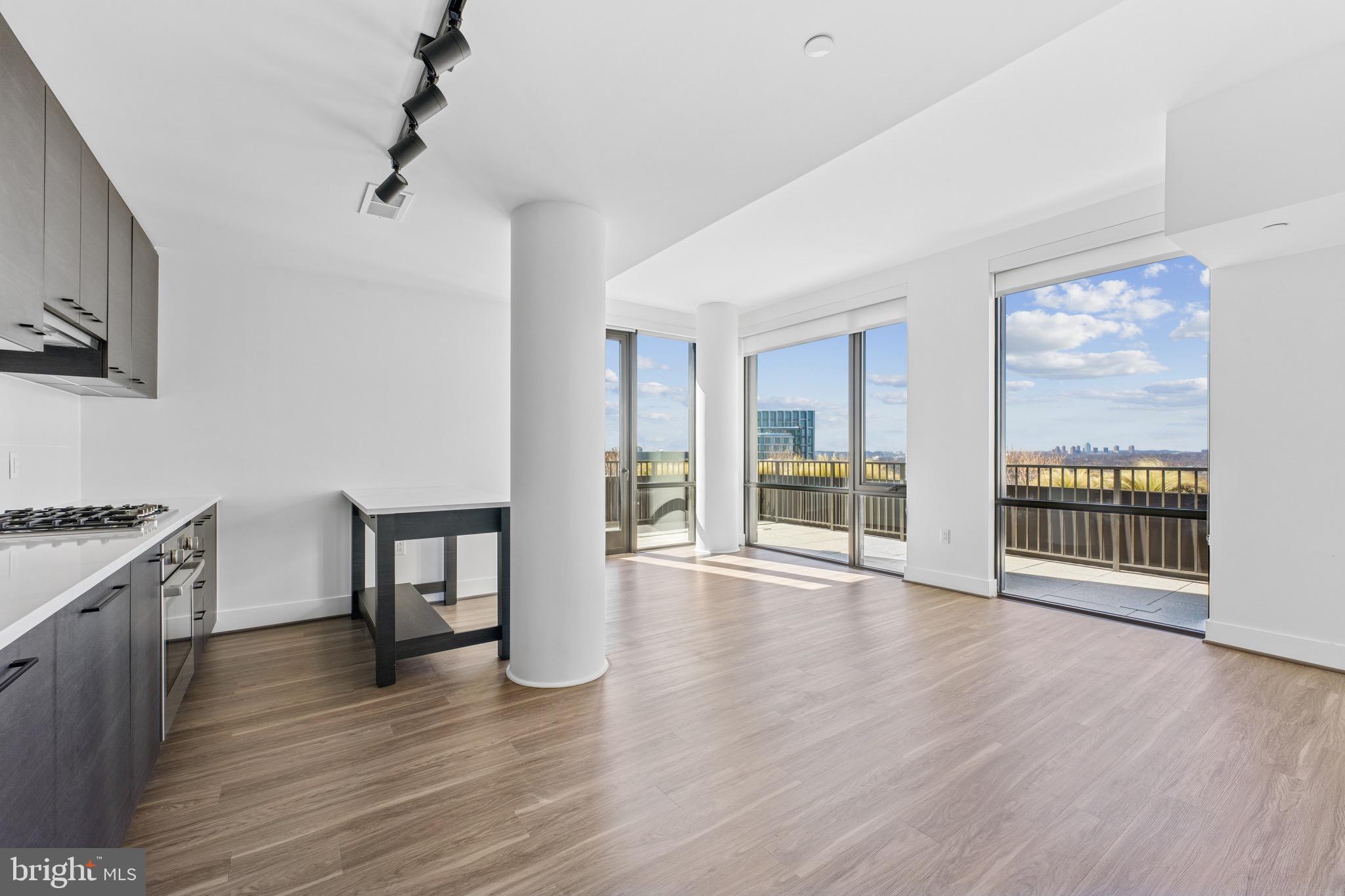 CRYSTAL CITY - Residential Lease