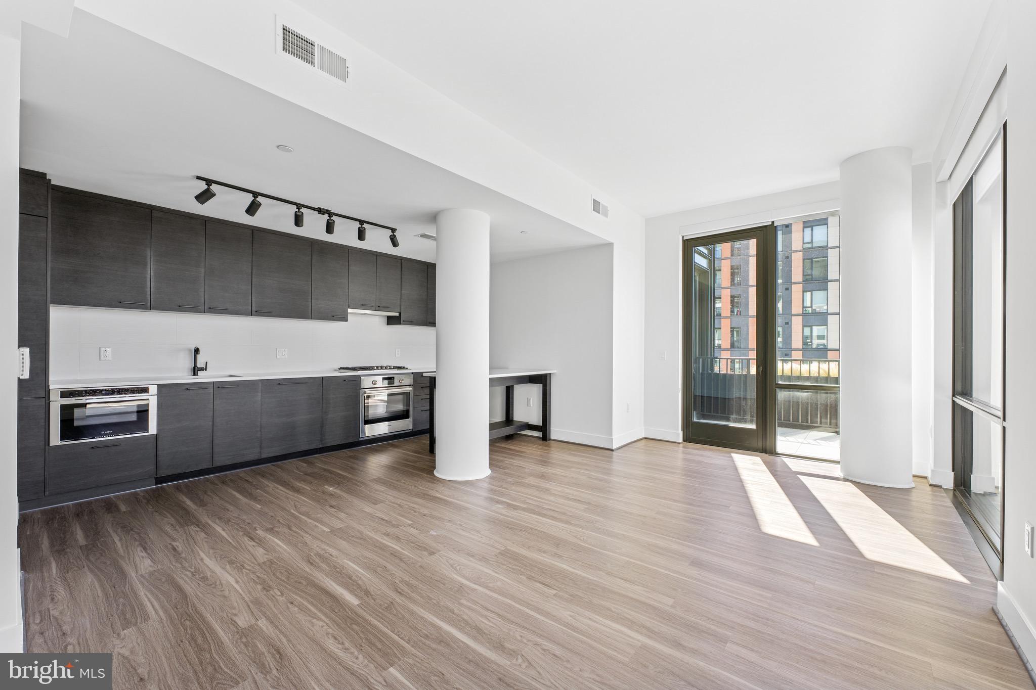 CRYSTAL CITY - Residential Lease