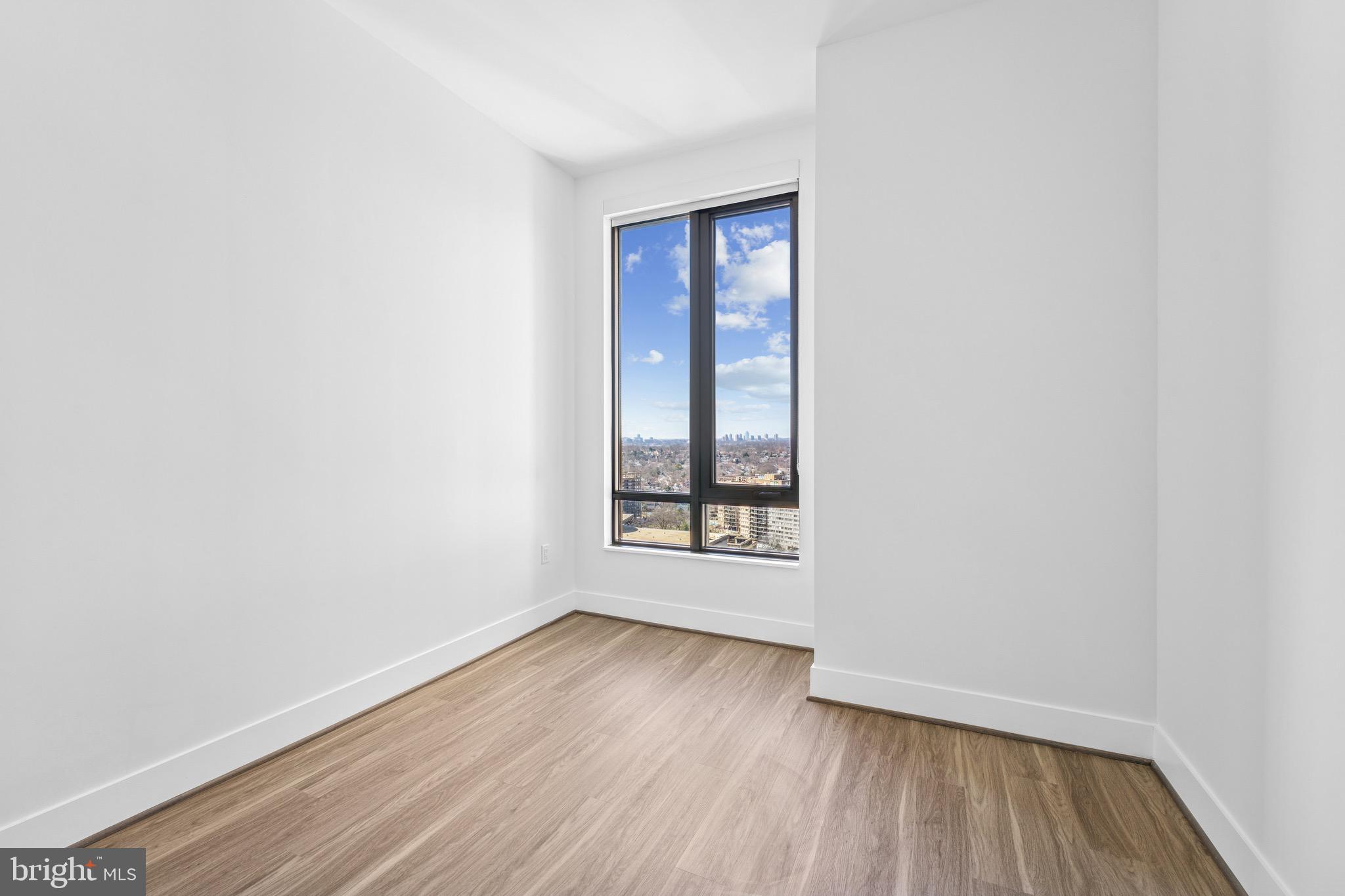 CRYSTAL CITY - Residential Lease