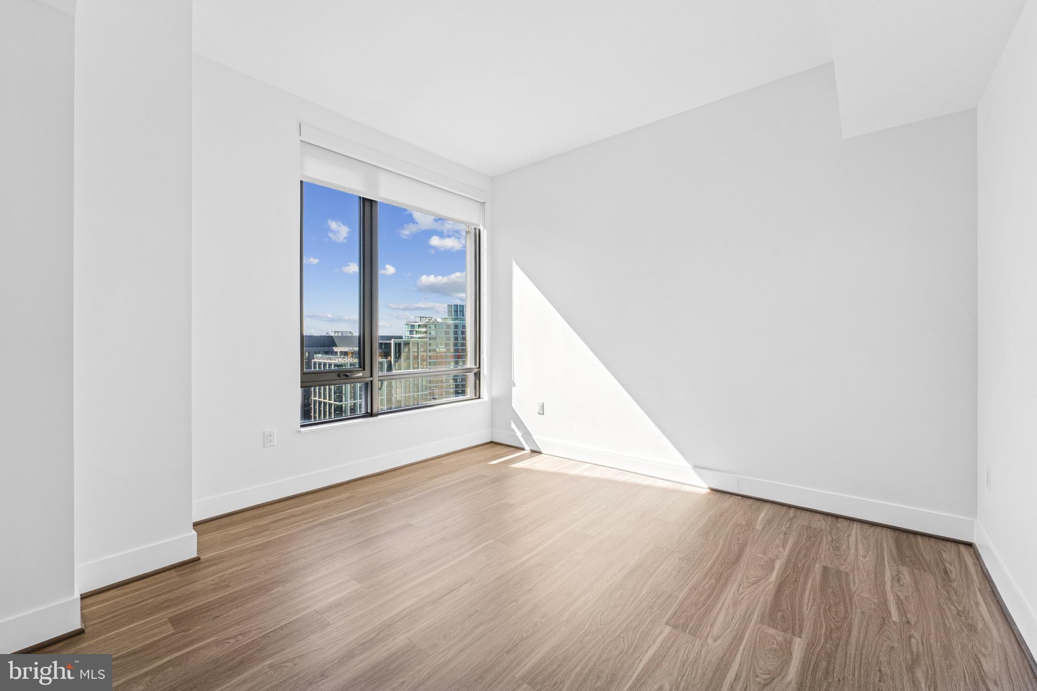 CRYSTAL CITY - Residential Lease