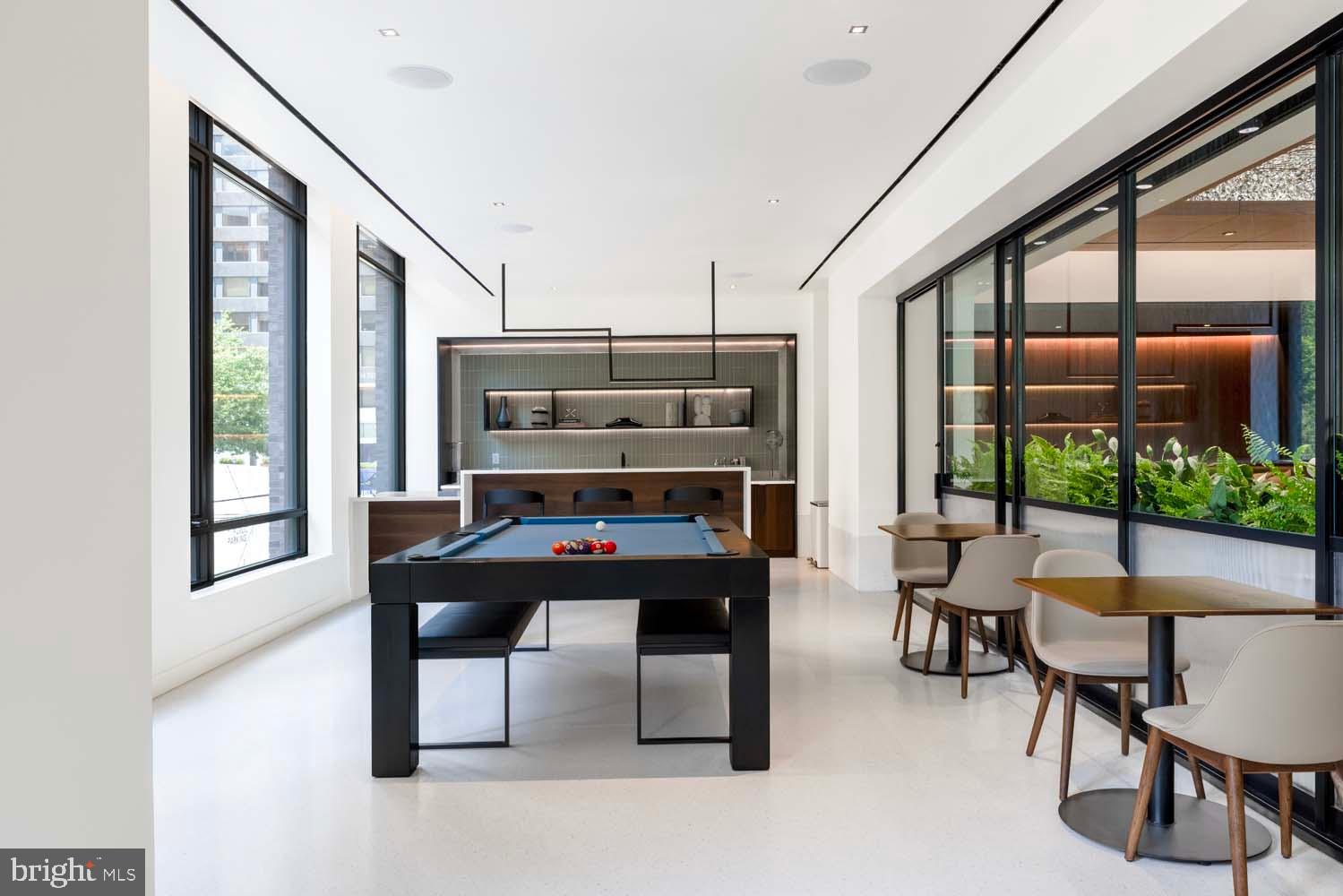 CRYSTAL CITY - Residential Lease