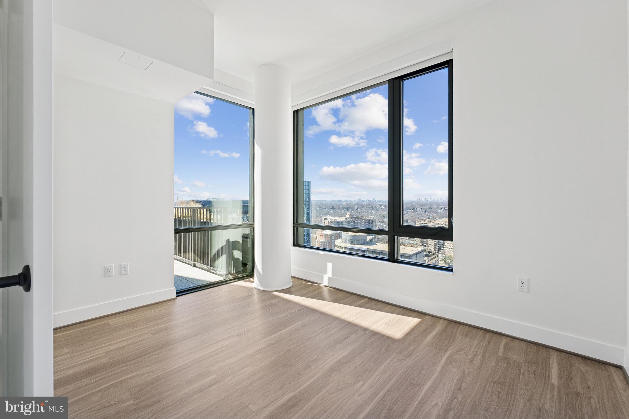 CRYSTAL CITY - Residential Lease