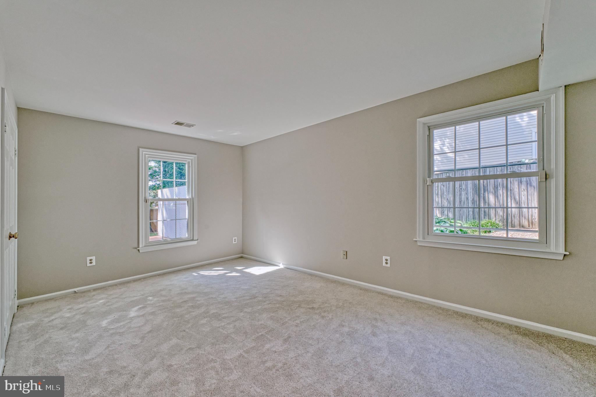 HUNTERS RUN - Residential