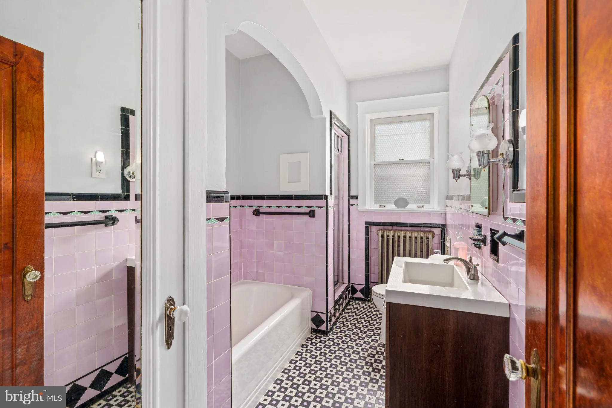 Allentown, Pennsylvania 18104, United States, 3 Bedrooms Bedrooms, ,1 BathroomBathrooms,Residential,Pending,180306