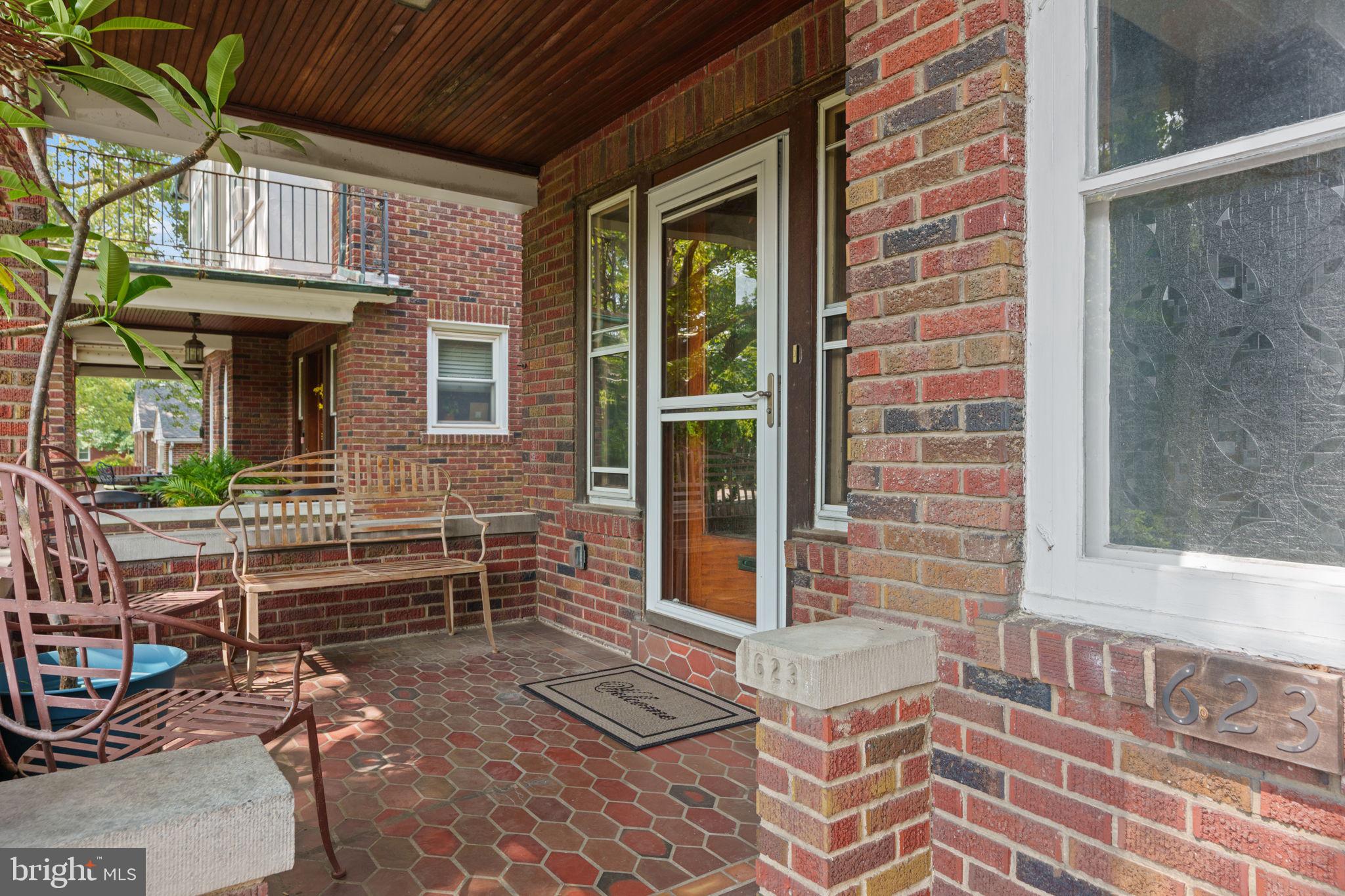 623 N MUHLENBERG STREET