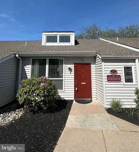 Photo of 252 W Swamp Road #39, DOYLESTOWN, PA 18901 (MLS # PABU2120996)