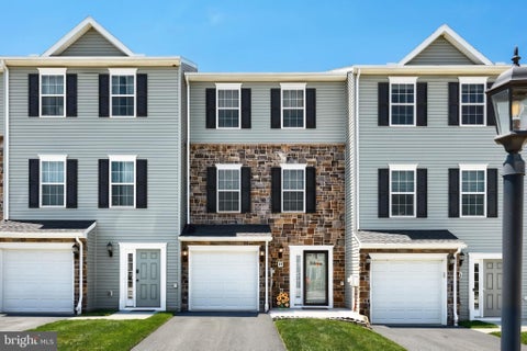 Townhouse For Sale - 27 Holstein Drive<br/> HANOVER, PA 17331
