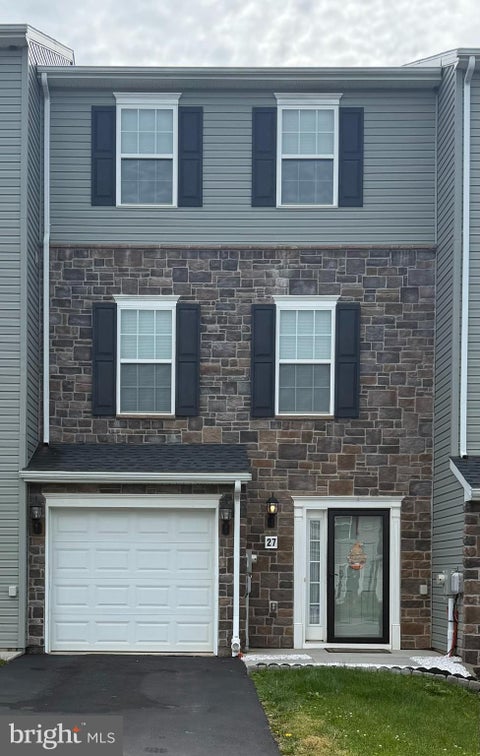 Townhouse For Sale - 27 Holstein Drive<br/> HANOVER, PA 17331