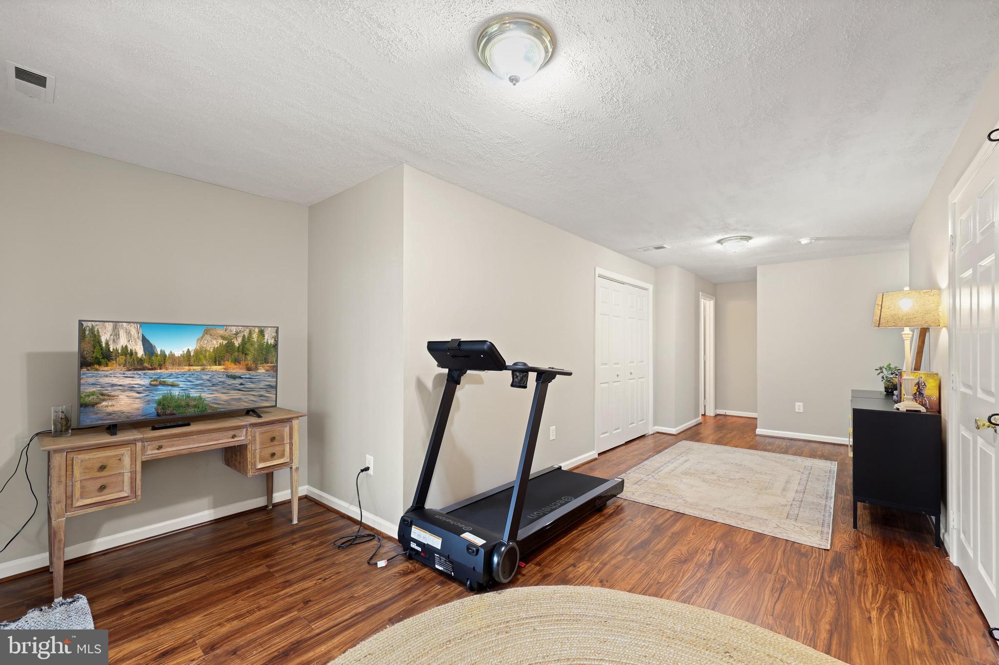 SUNNINGDALE MEADOWS - Residential