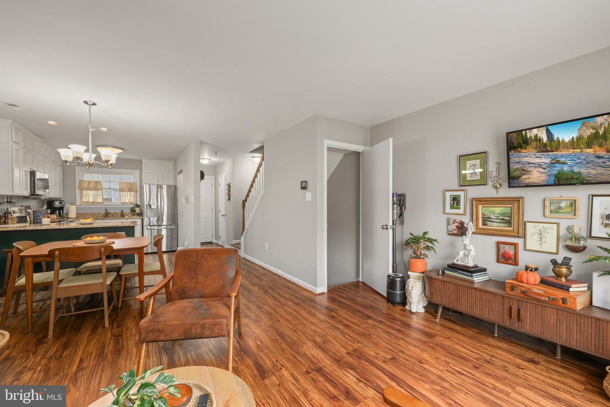 SUNNINGDALE MEADOWS - Residential