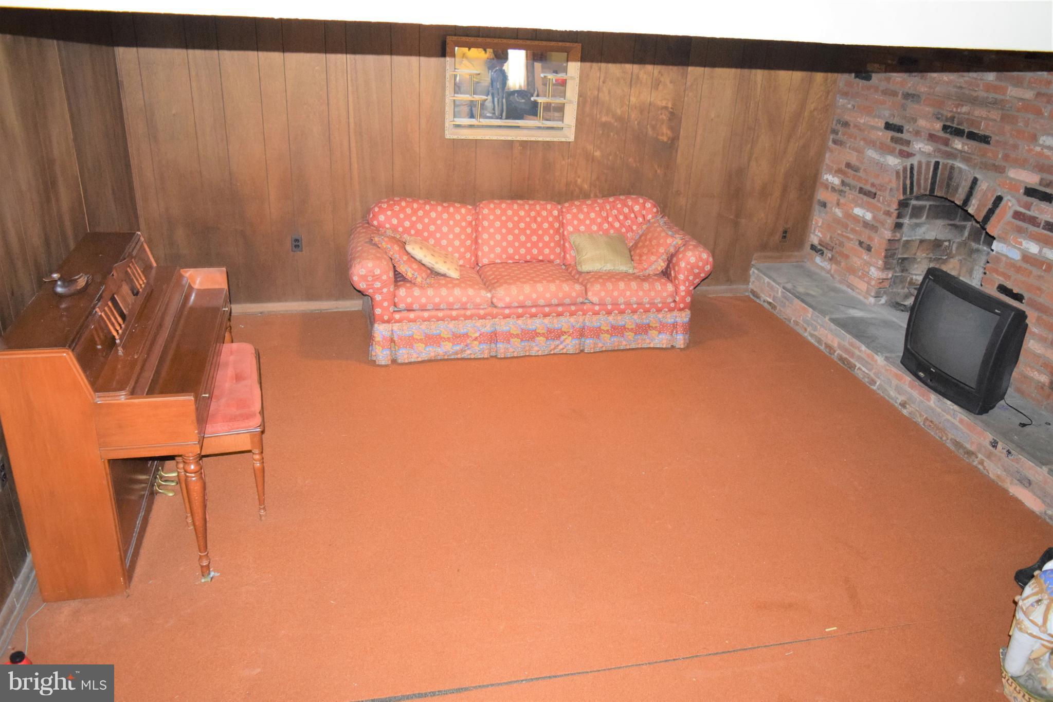 FAIRFIELD KNOLLS - Residential