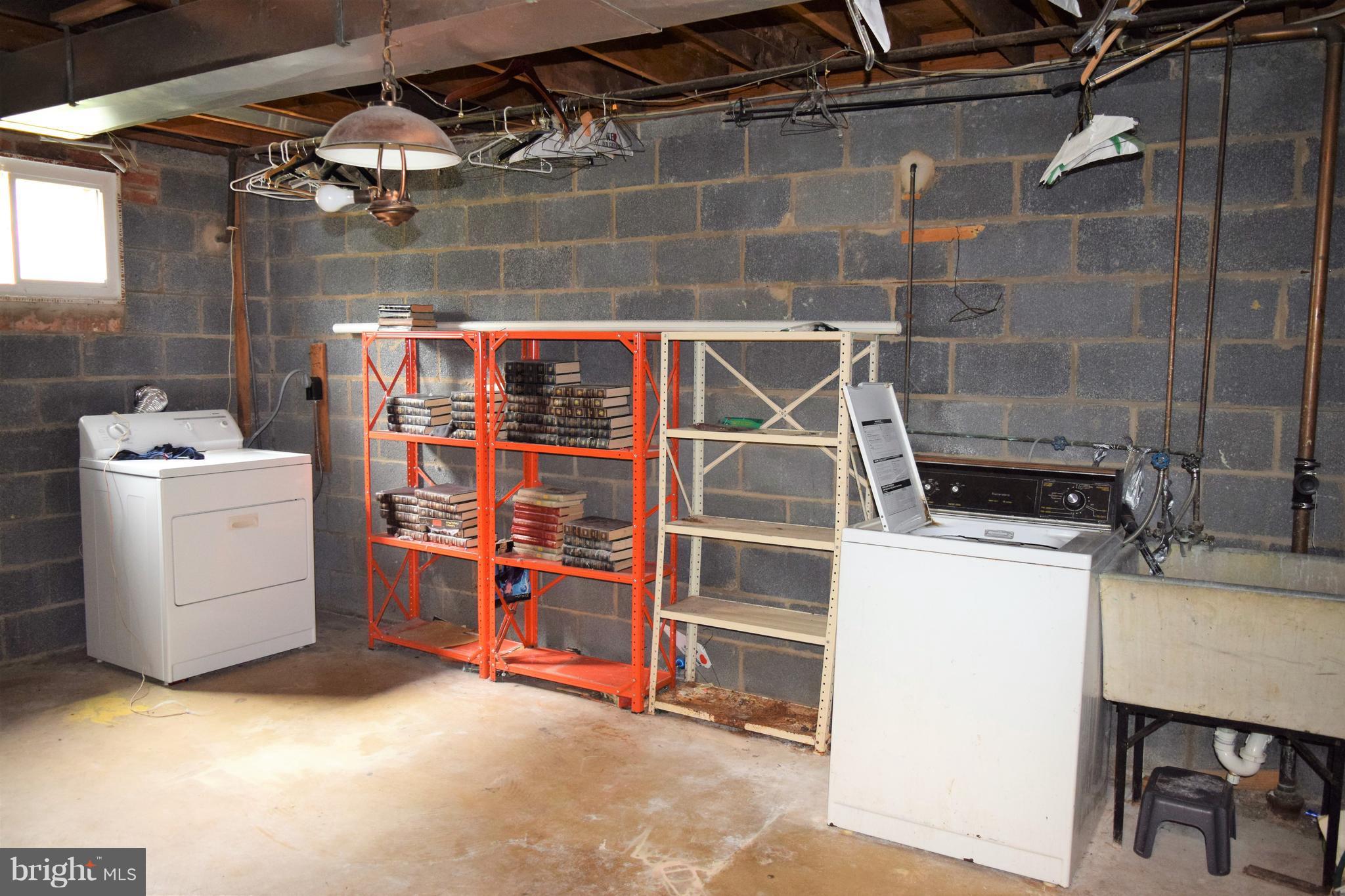 FAIRFIELD KNOLLS - Residential