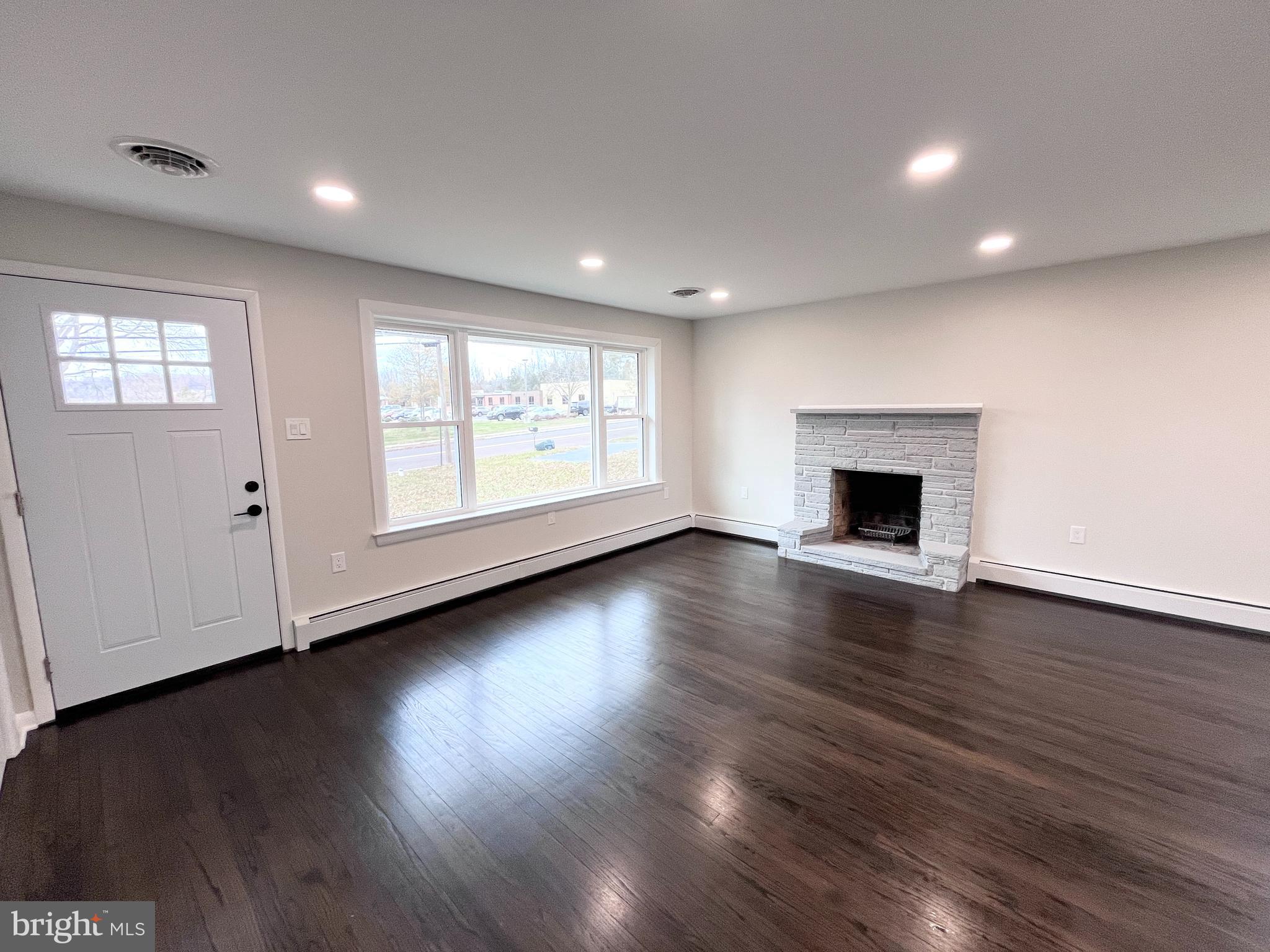 RINGING HILL GDNS - Residential