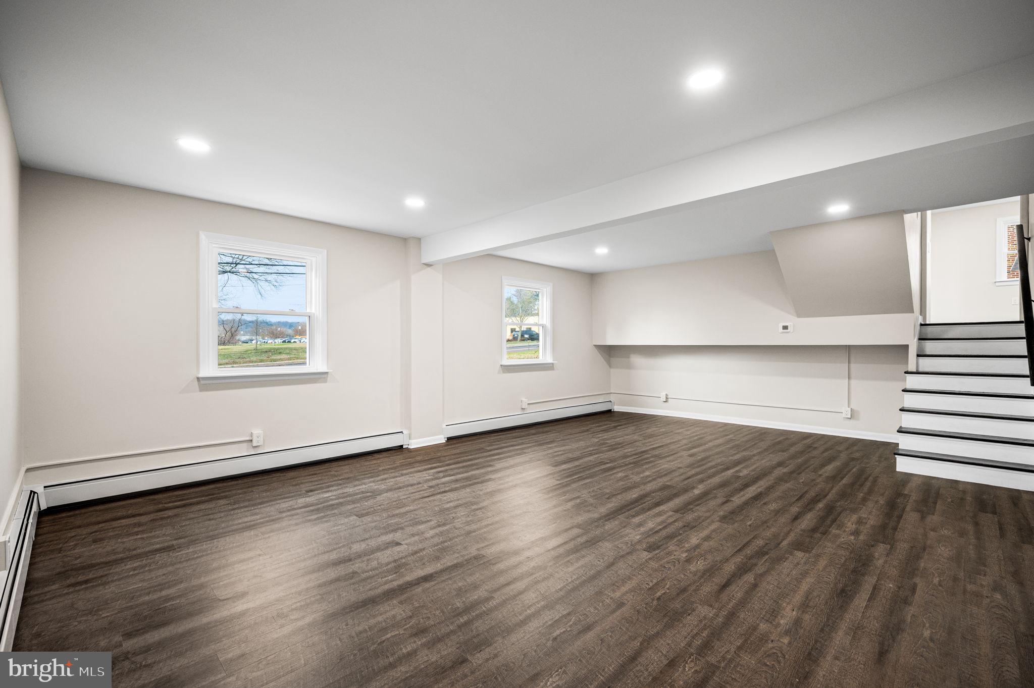 RINGING HILL GDNS - Residential