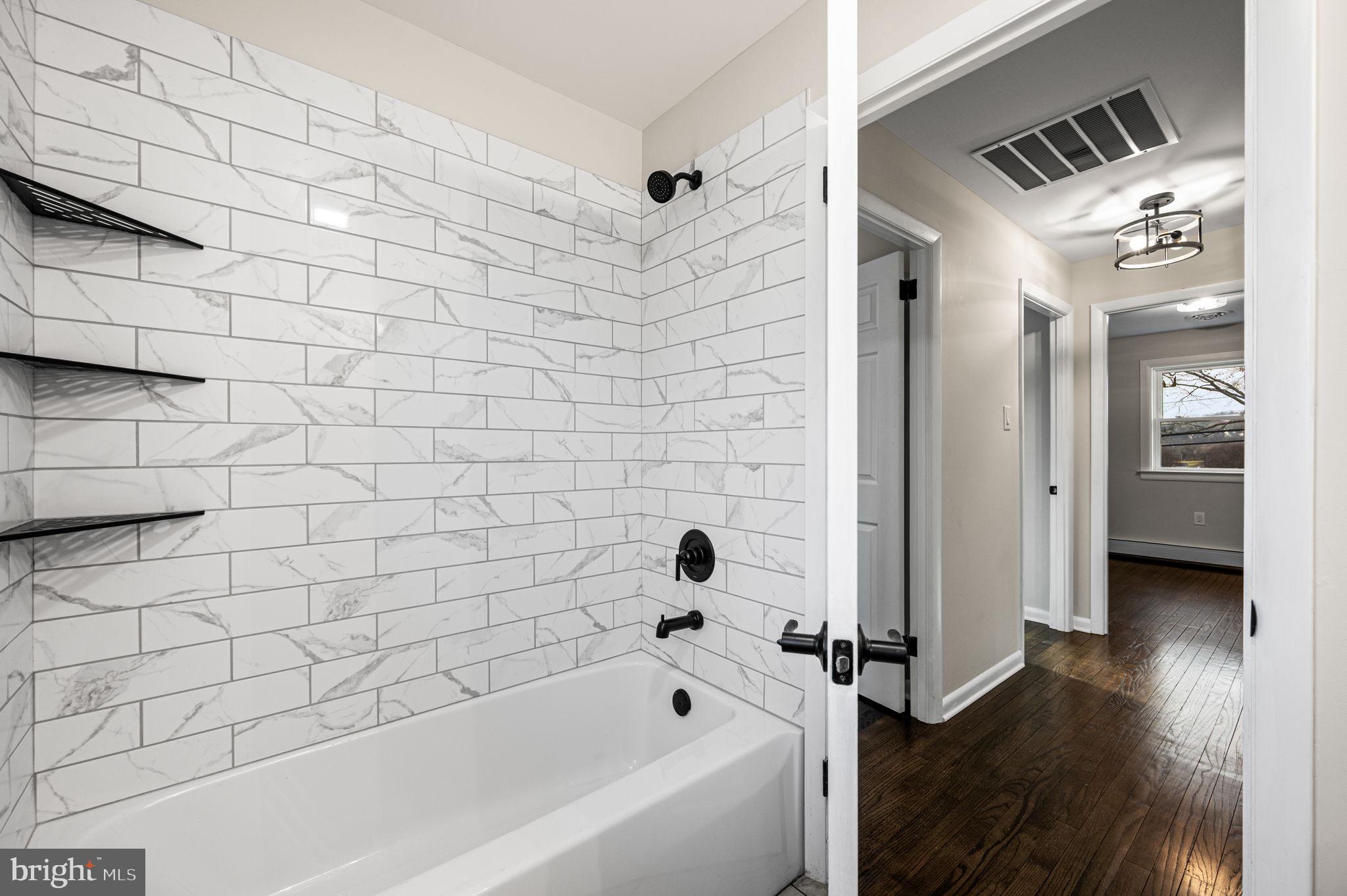 RINGING HILL GDNS - Residential