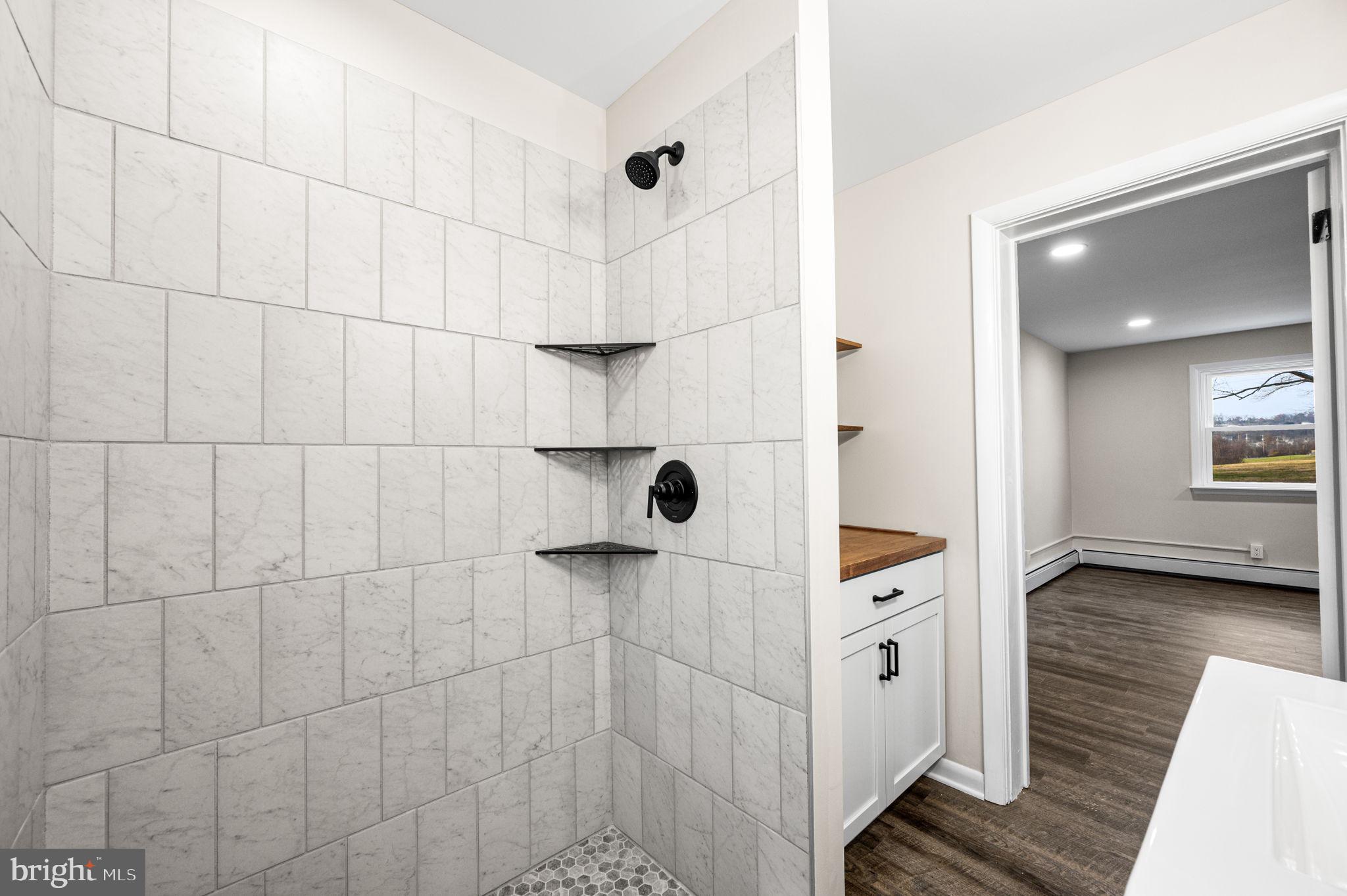 RINGING HILL GDNS - Residential