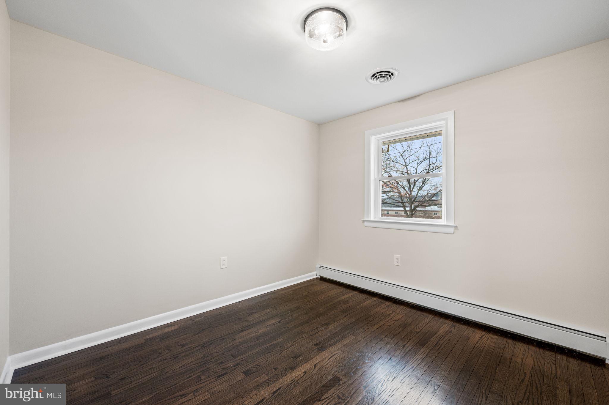 RINGING HILL GDNS - Residential