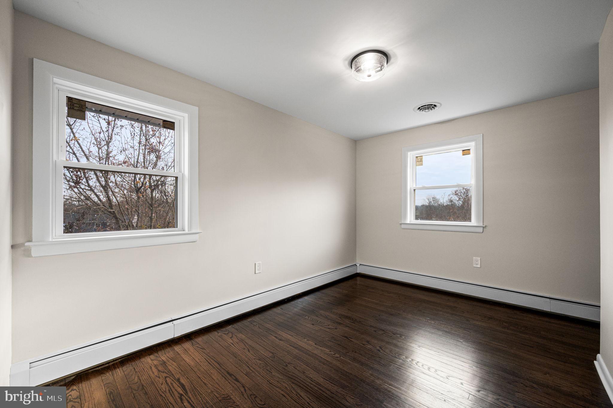 RINGING HILL GDNS - Residential