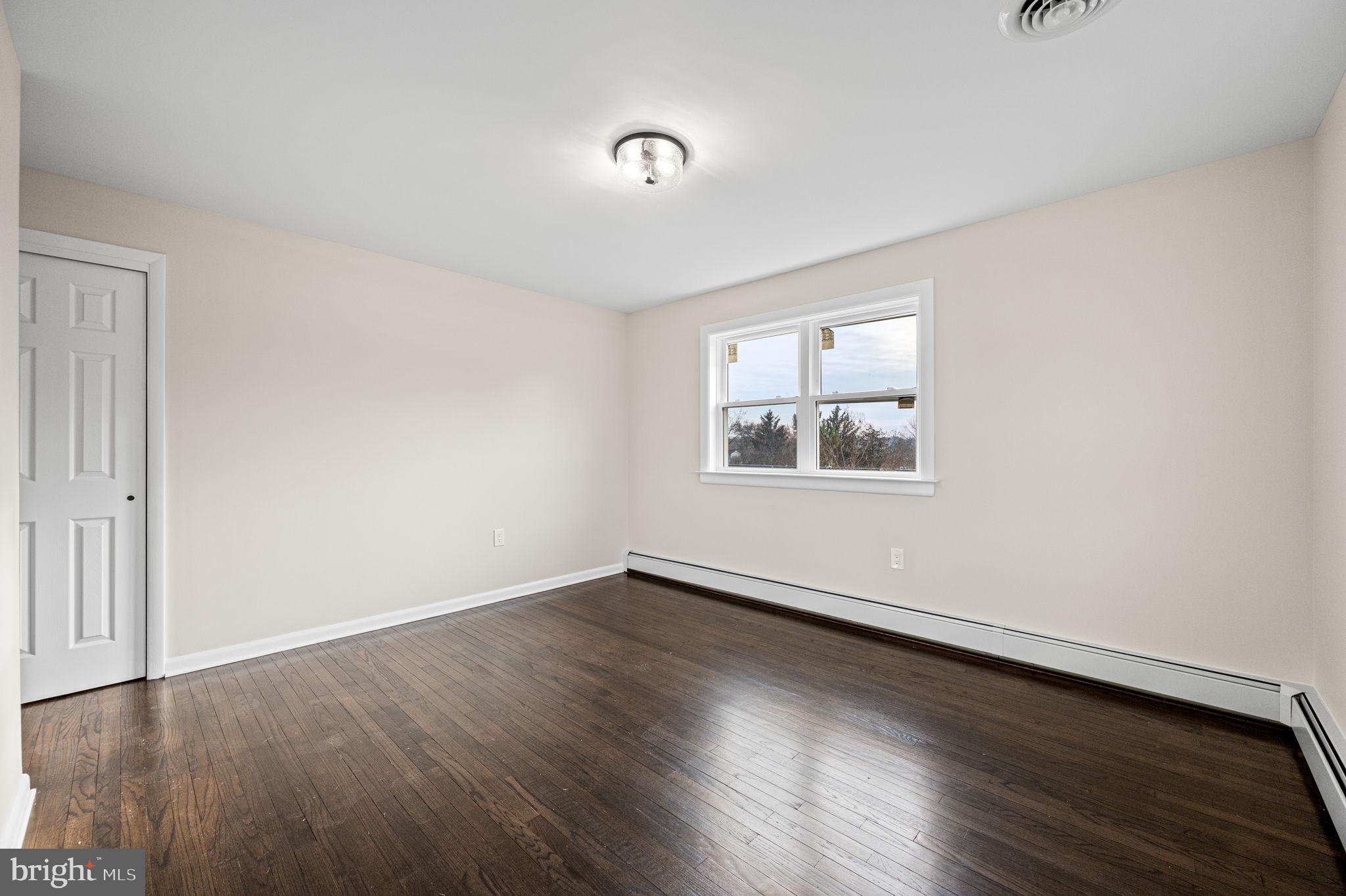 RINGING HILL GDNS - Residential