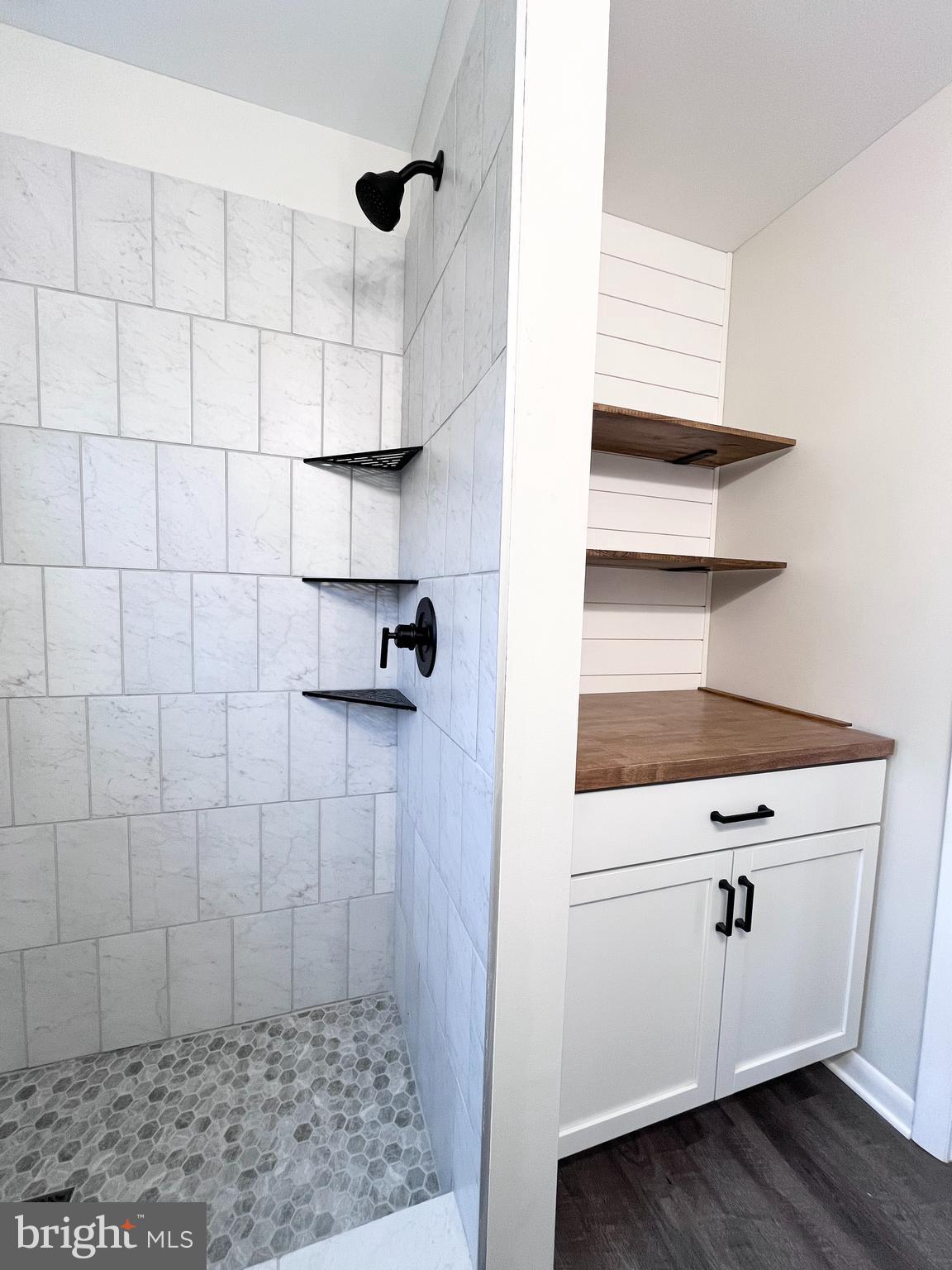 RINGING HILL GDNS - Residential