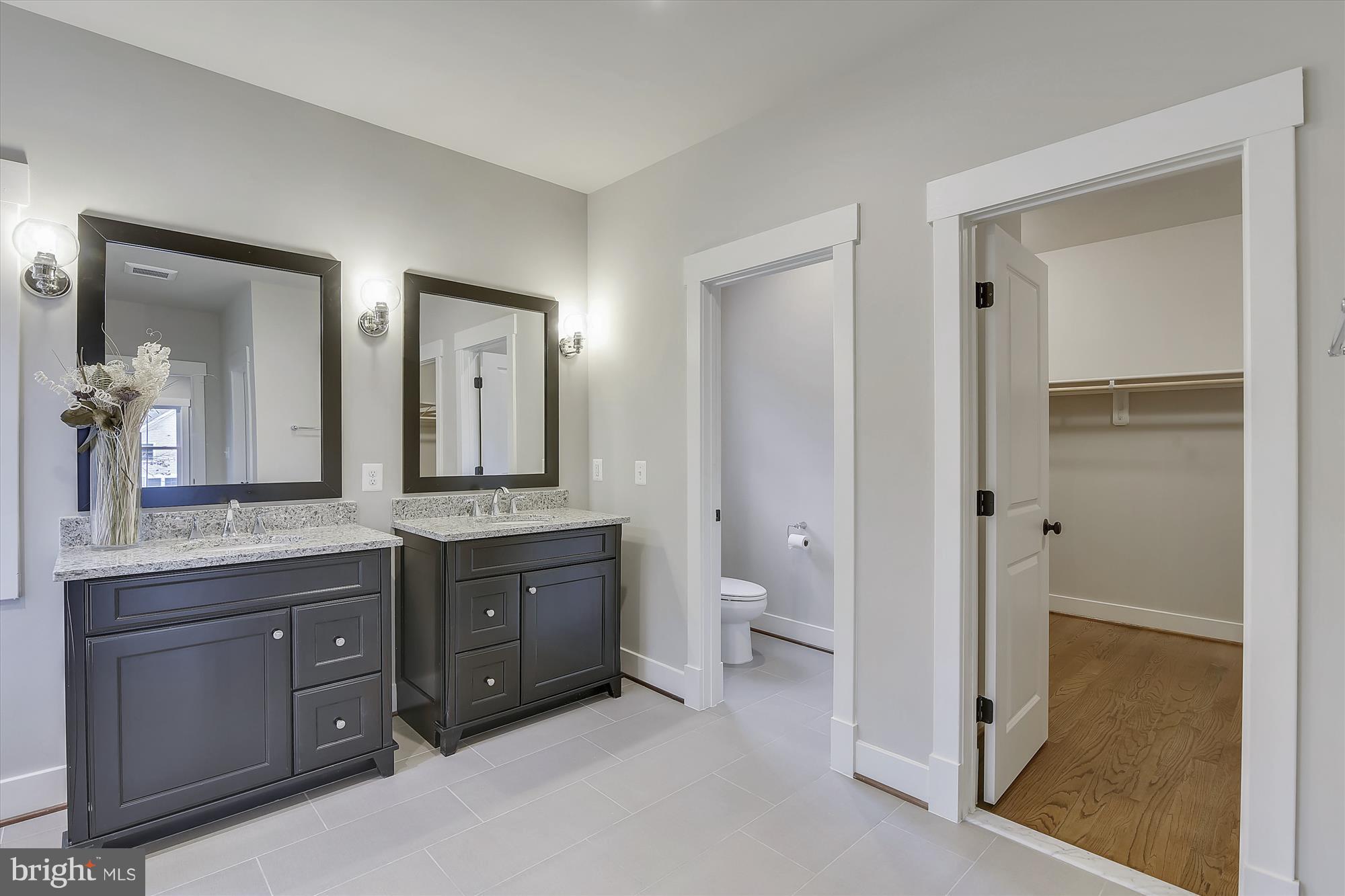 WESTHAMPTON - Residential