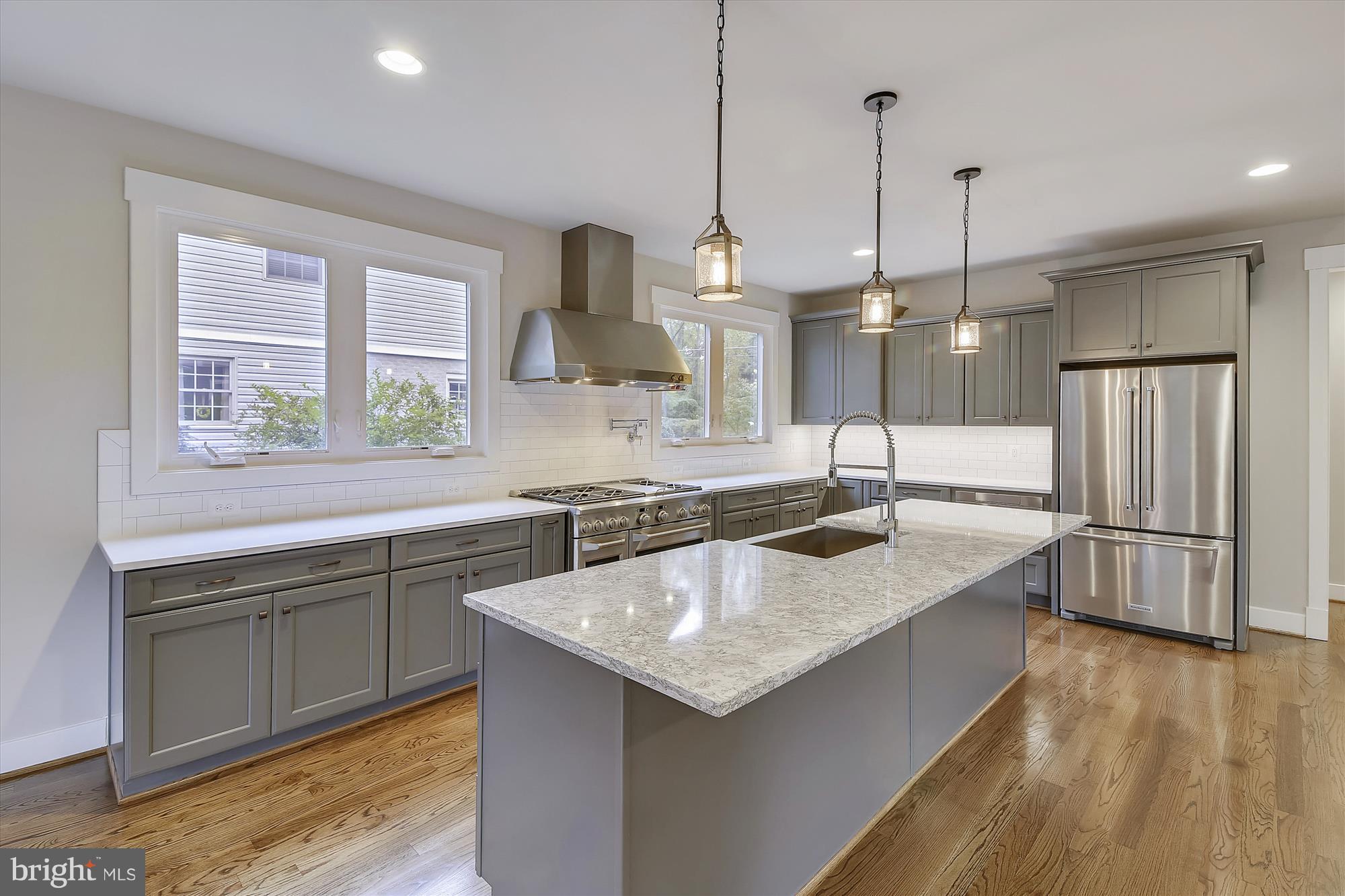 WESTHAMPTON - Residential