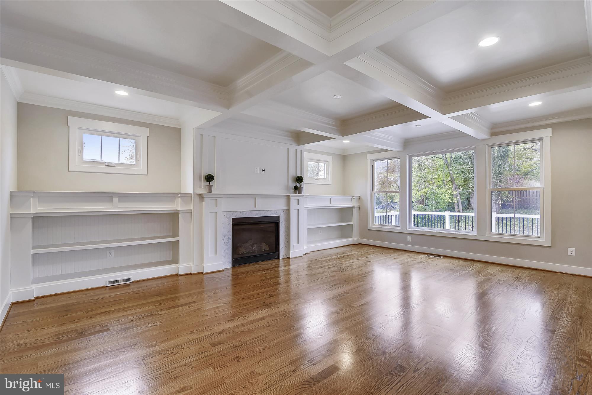 WESTHAMPTON - Residential