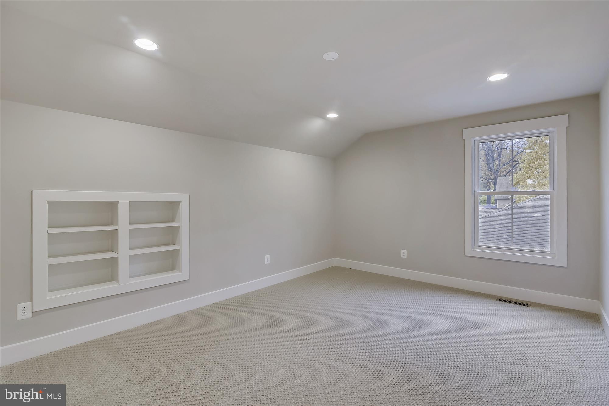 WESTHAMPTON - Residential