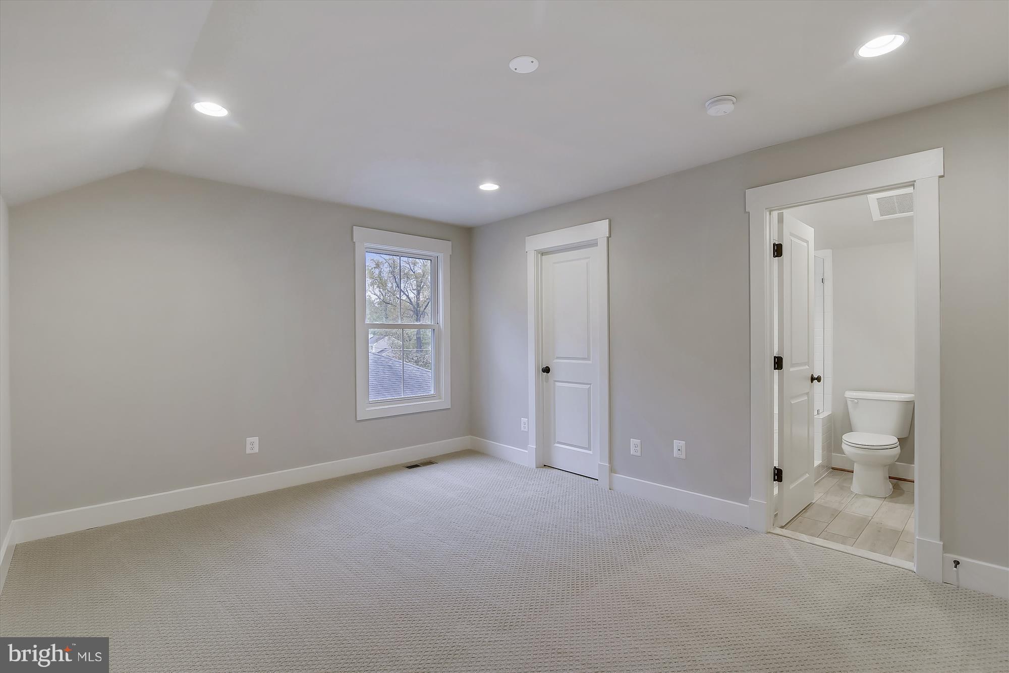 WESTHAMPTON - Residential