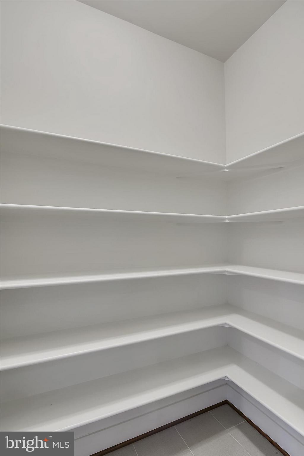 WESTHAMPTON - Residential