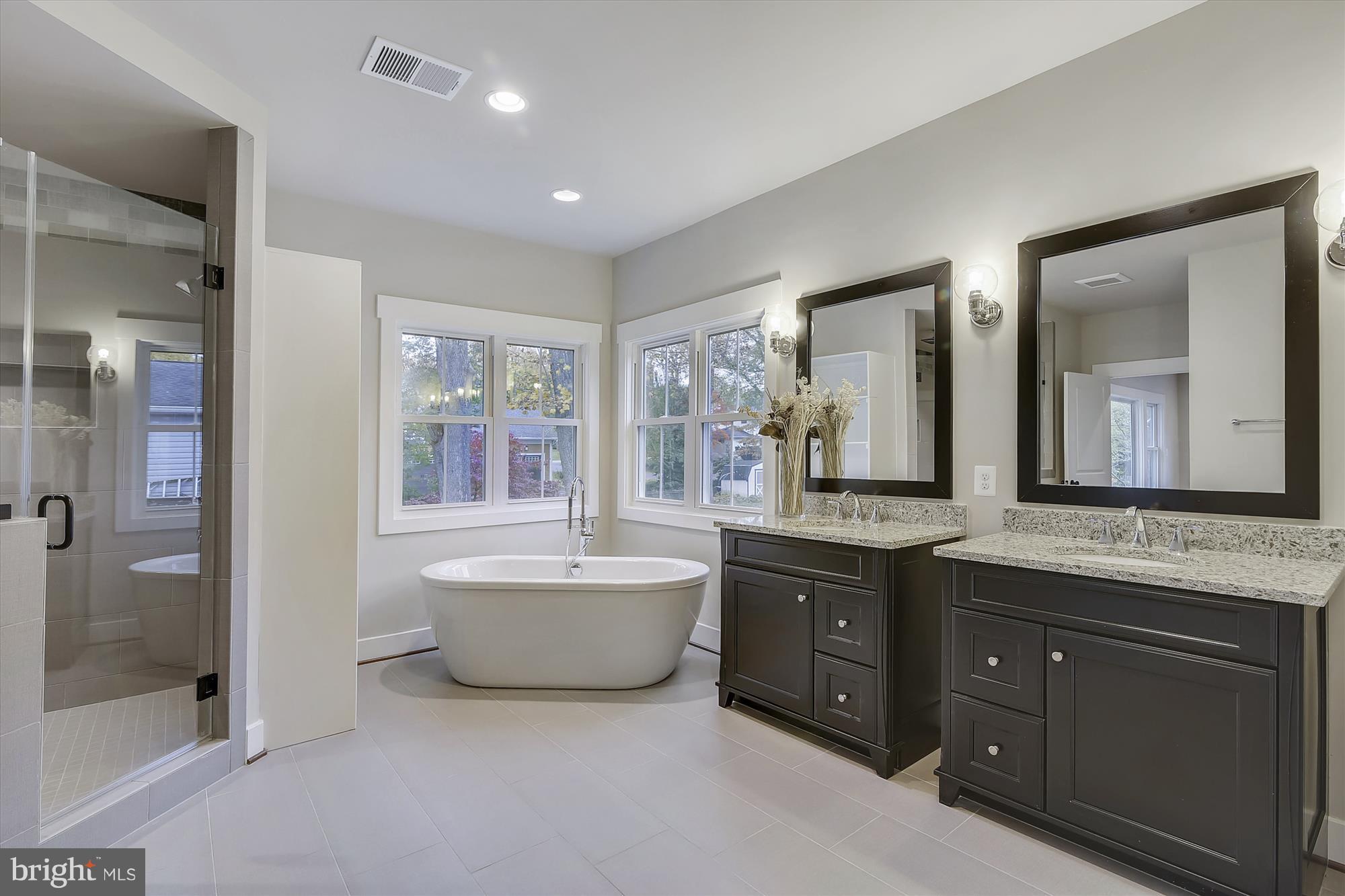 WESTHAMPTON - Residential